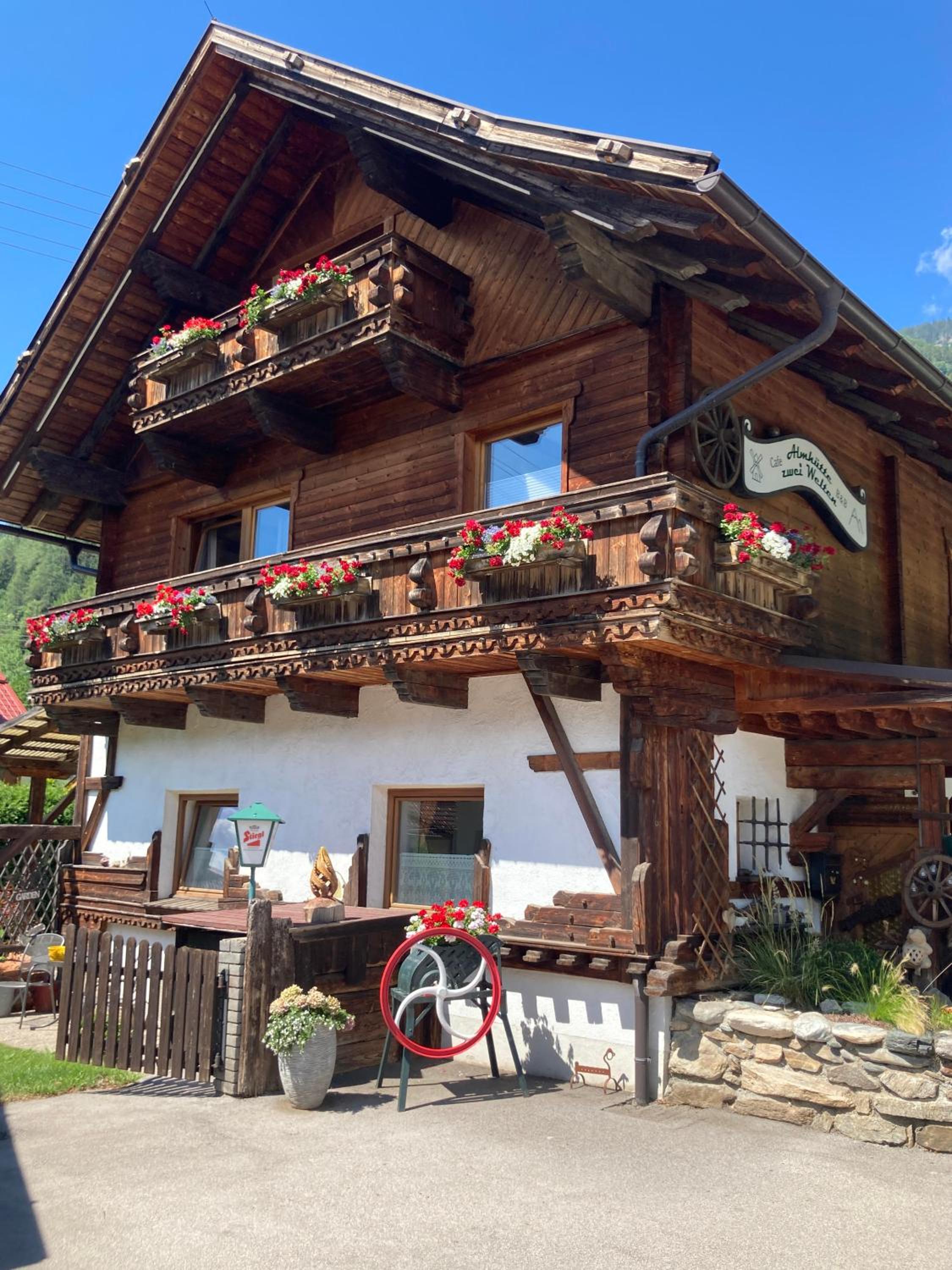 Almhütte zwei Welten