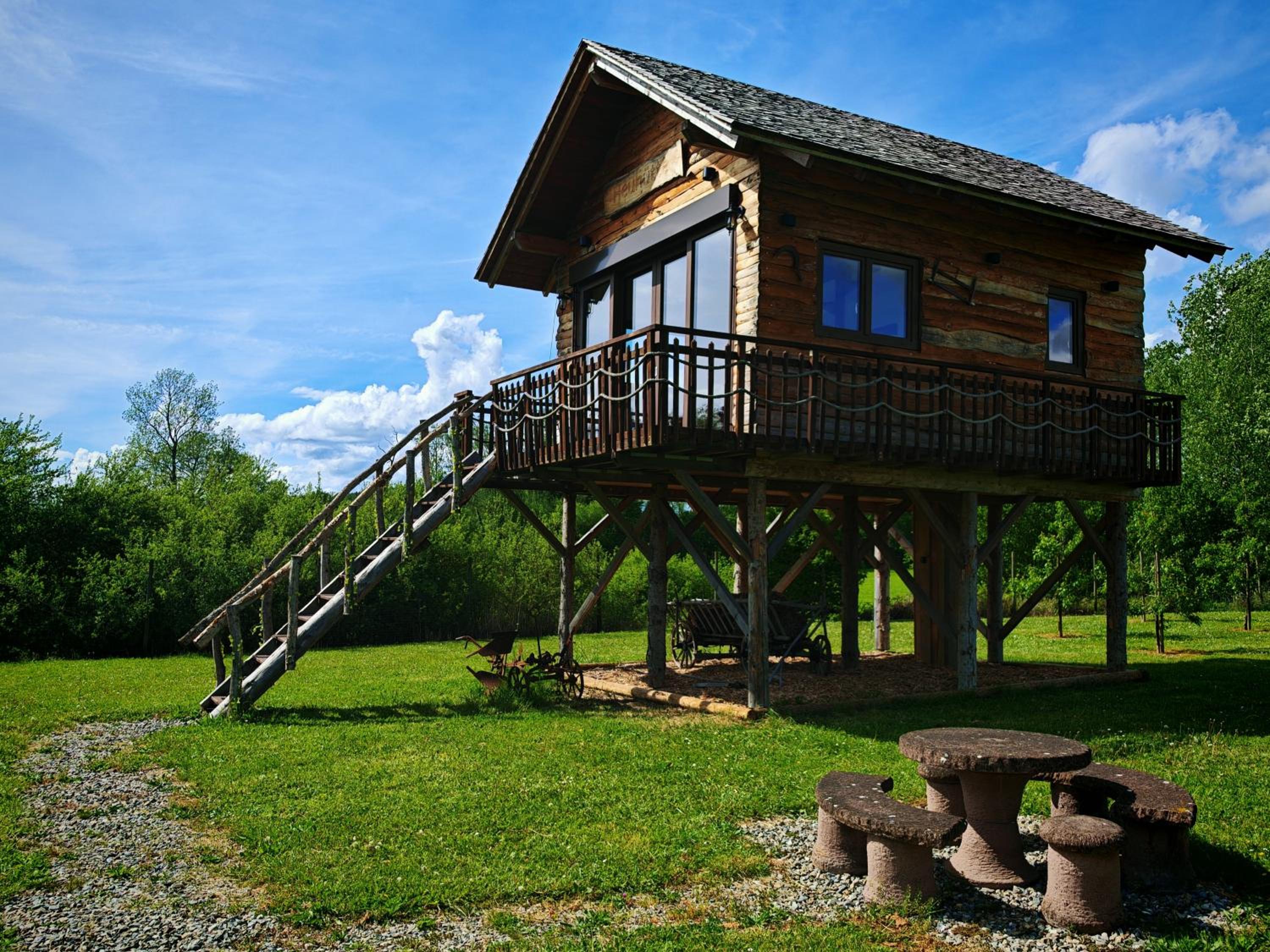 Baumhaus Heuhütte