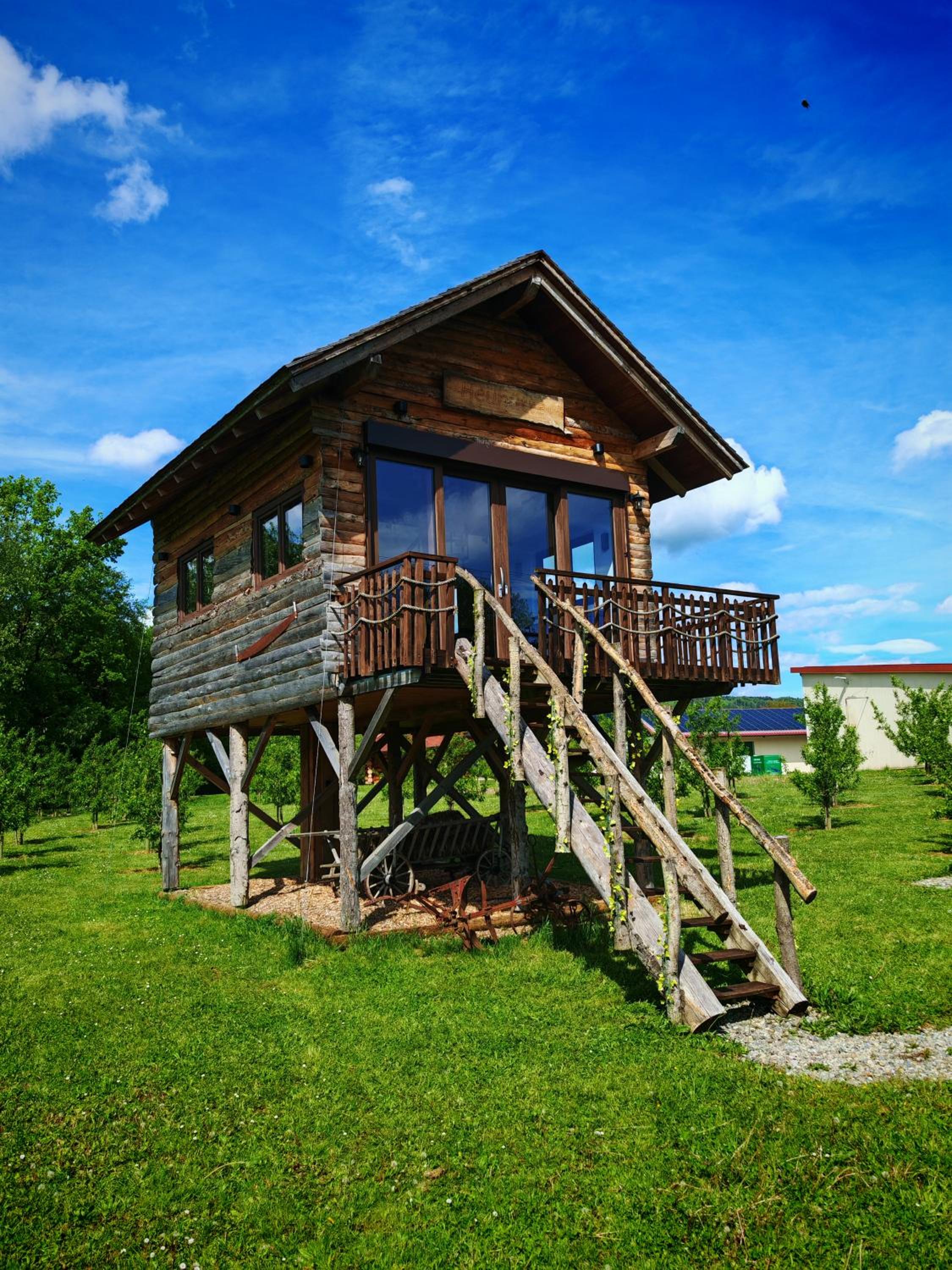 Baumhaus Heuhütte