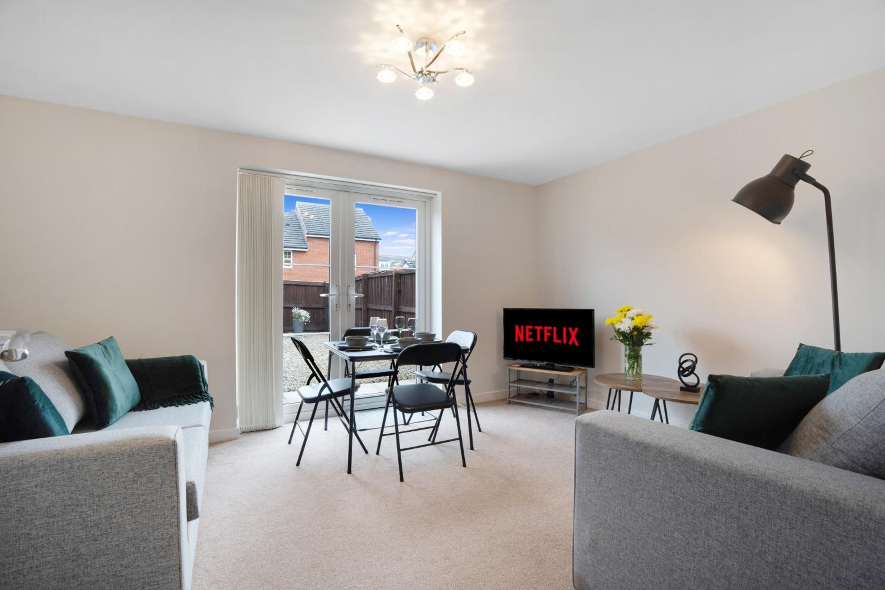 Modern 6 Sleeper with Parking Close to Amenities view 4