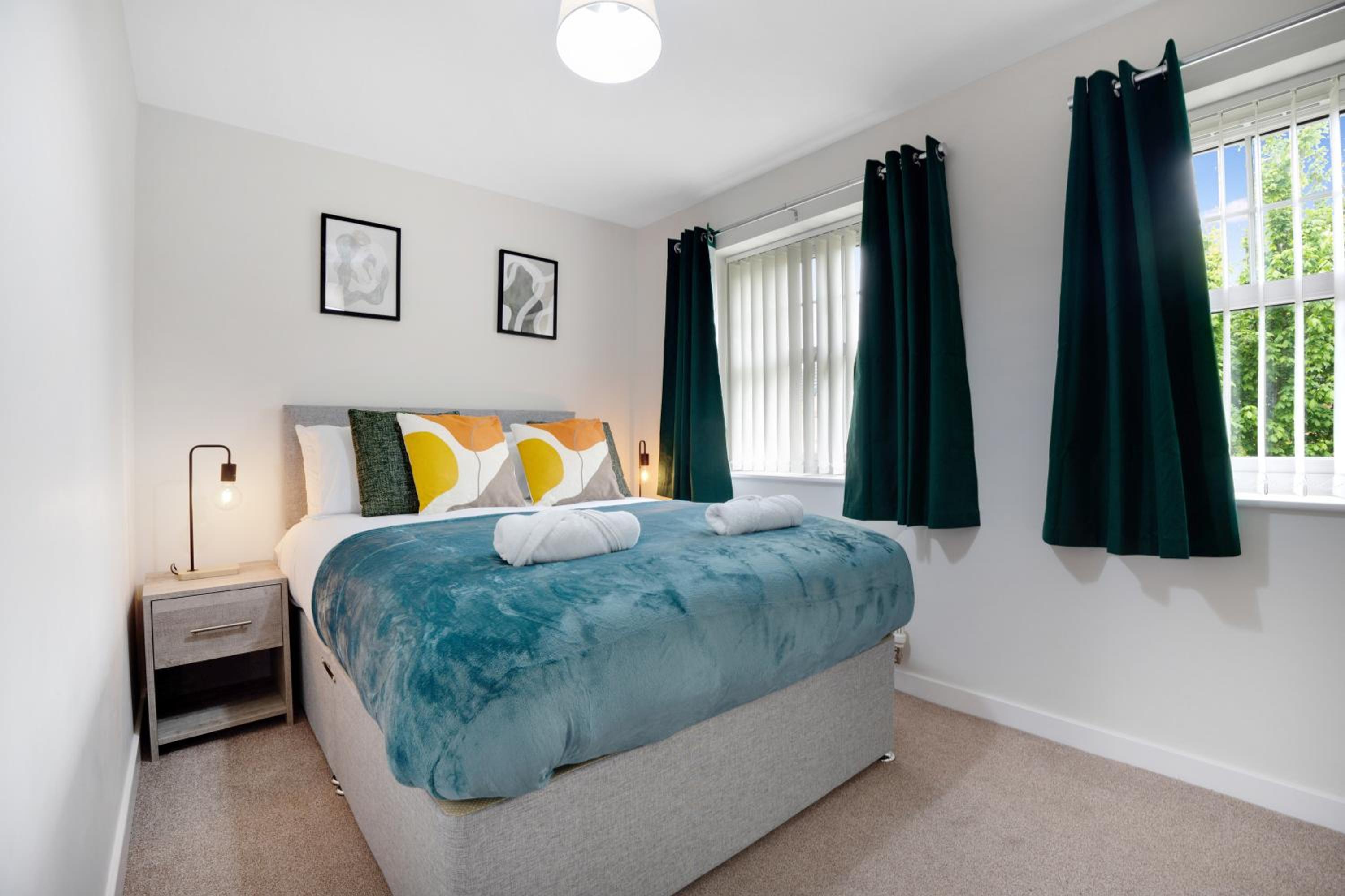 Modern 6 Sleeper with Parking Close to Amenities view 5