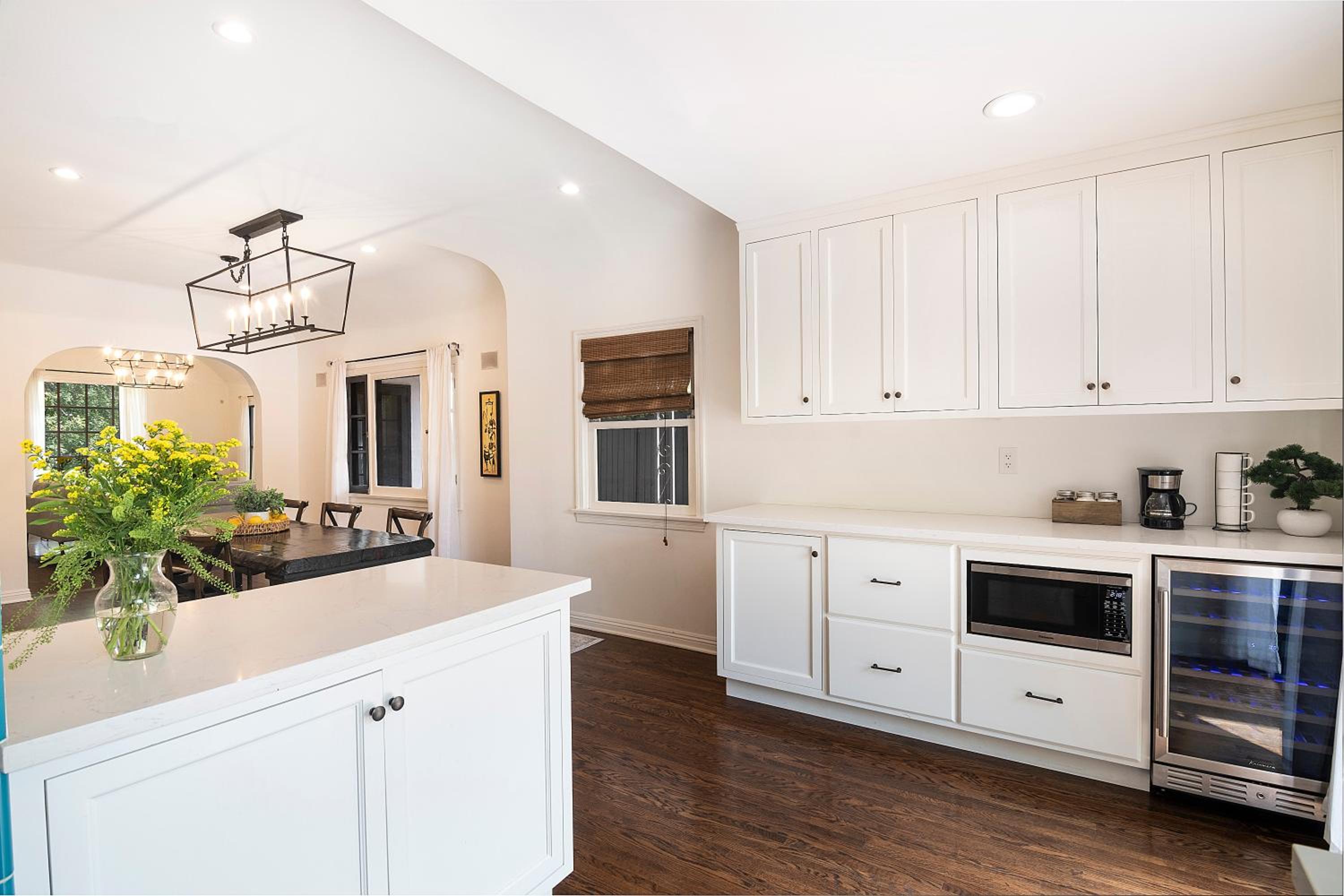 Beautiful Large 3 Bedroom 2 Bath Plus Pool and Jacuzzi