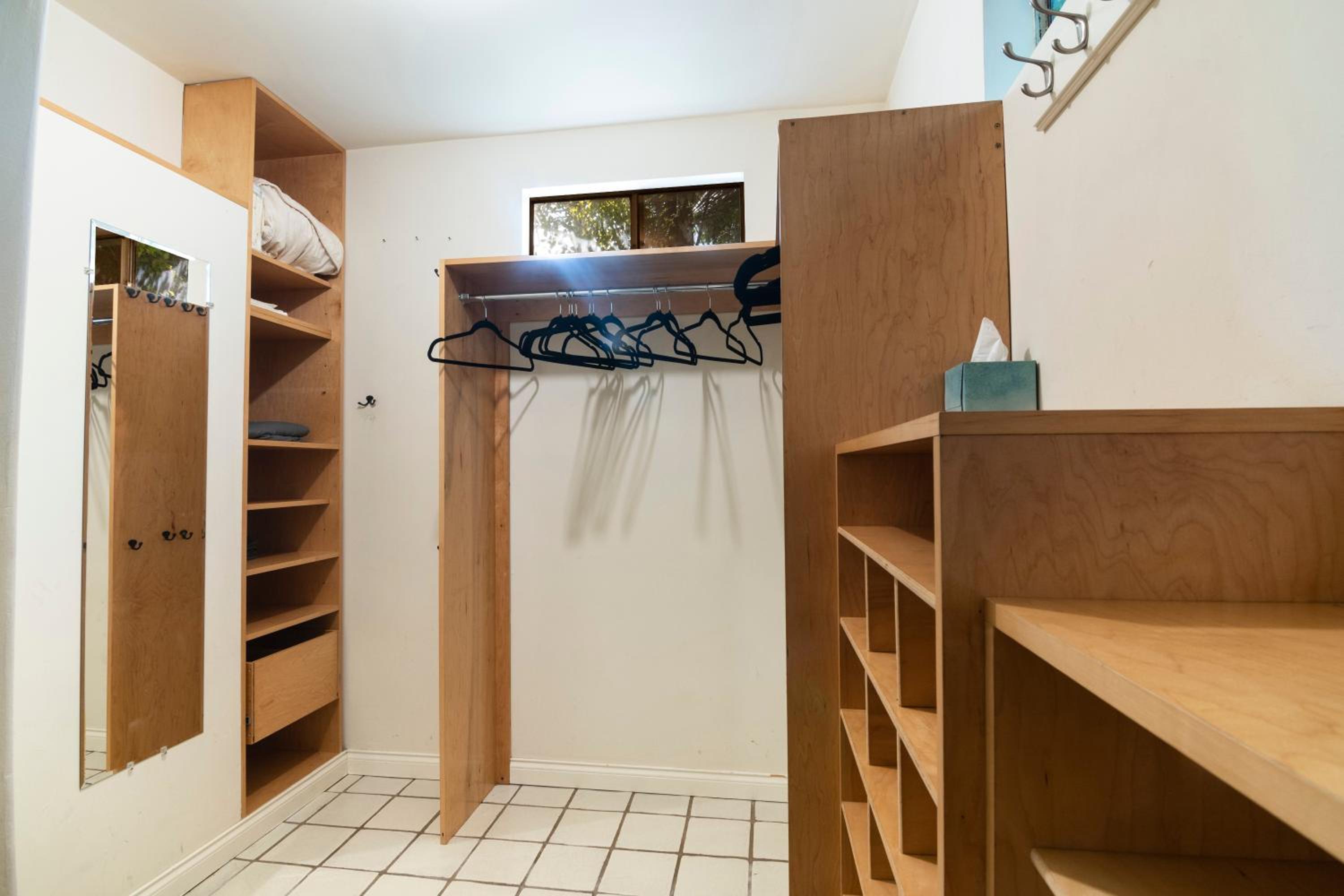 Beautiful Large 3 Bedroom 2 Bath Plus Pool and Jacuzzi