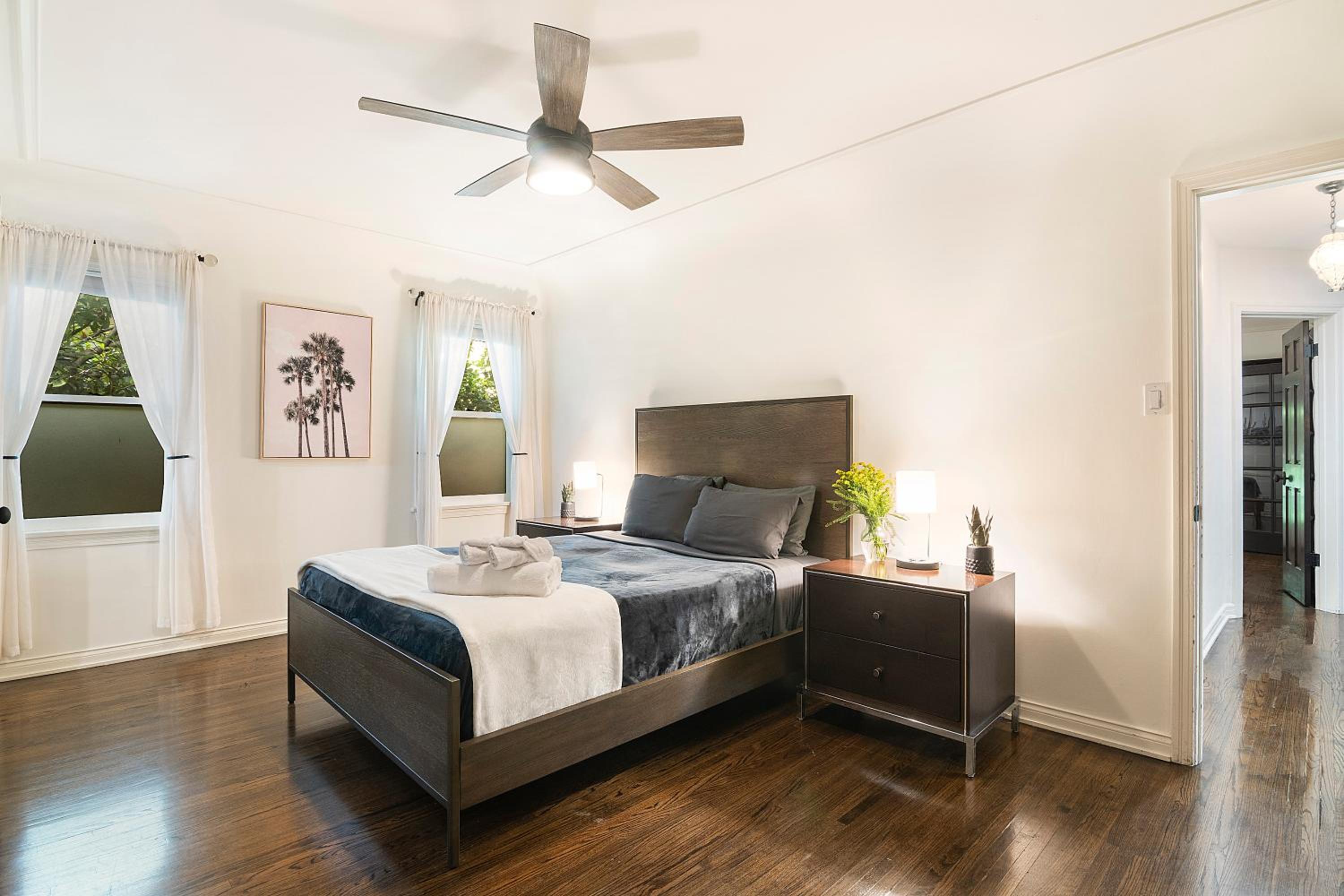 Beautiful Large 3 Bedroom 2 Bath Plus Pool and Jacuzzi