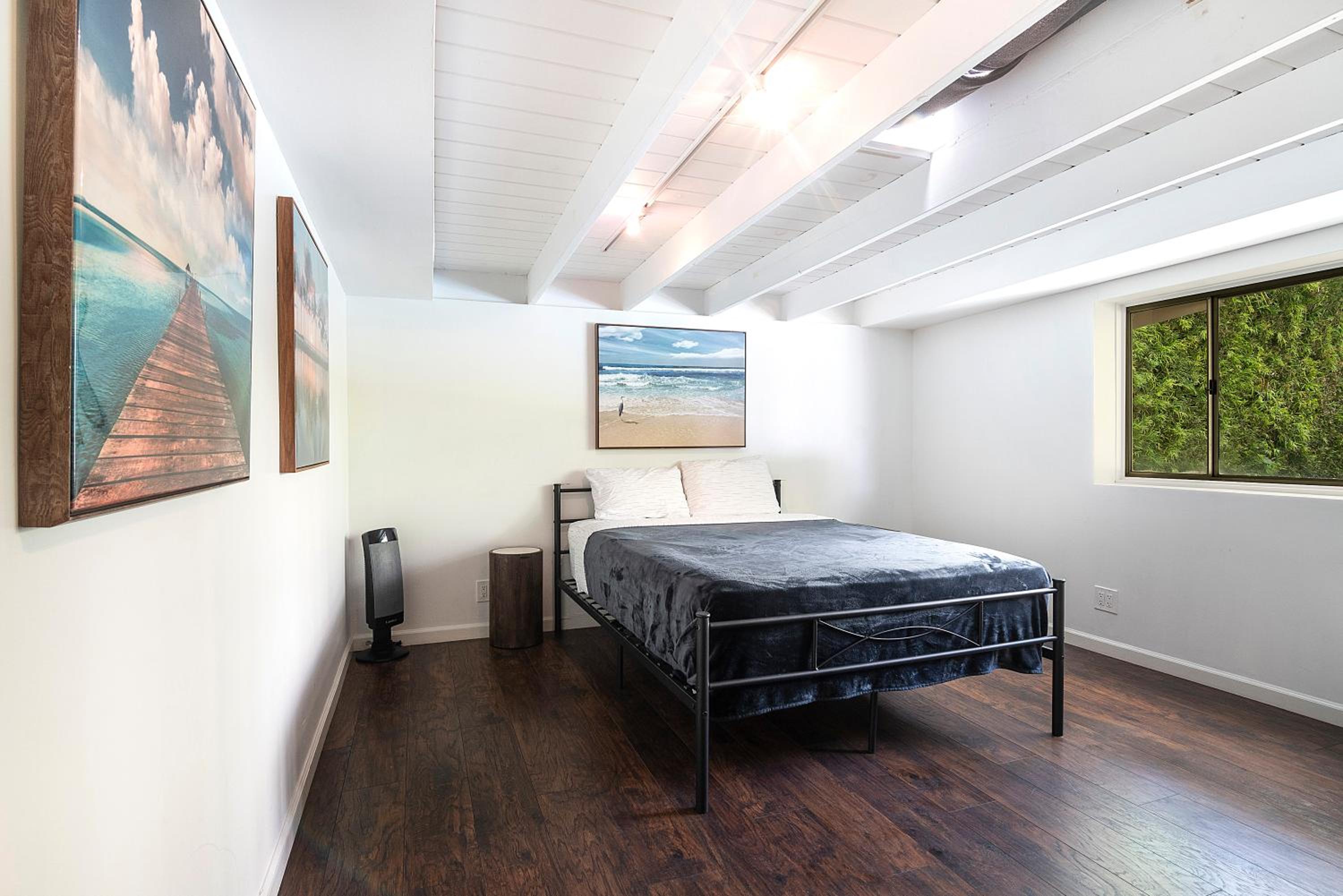 Beautiful Large 3 Bedroom 2 Bath Plus Pool and Jacuzzi