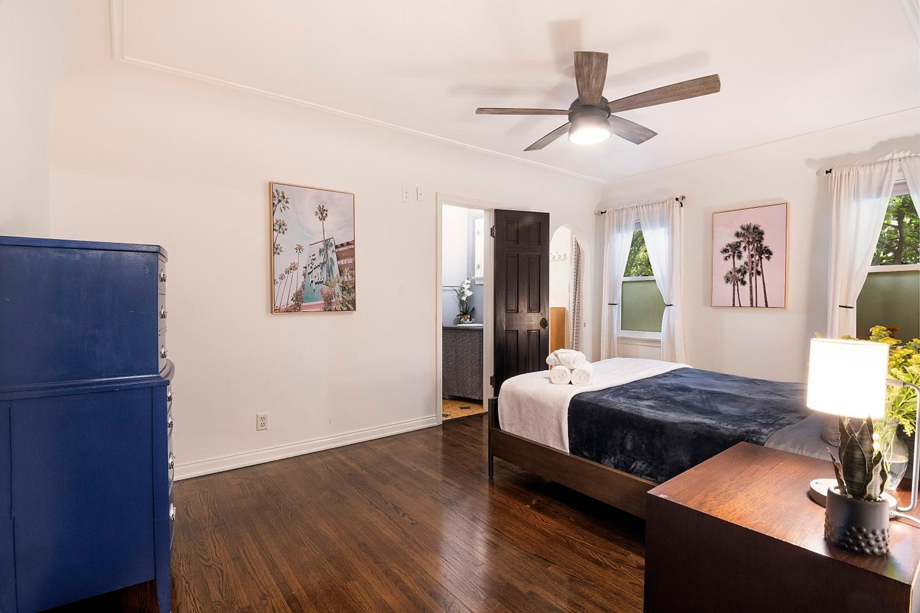 Beautiful Large 3 Bedroom 2 Bath Plus Pool and Jacuzzi