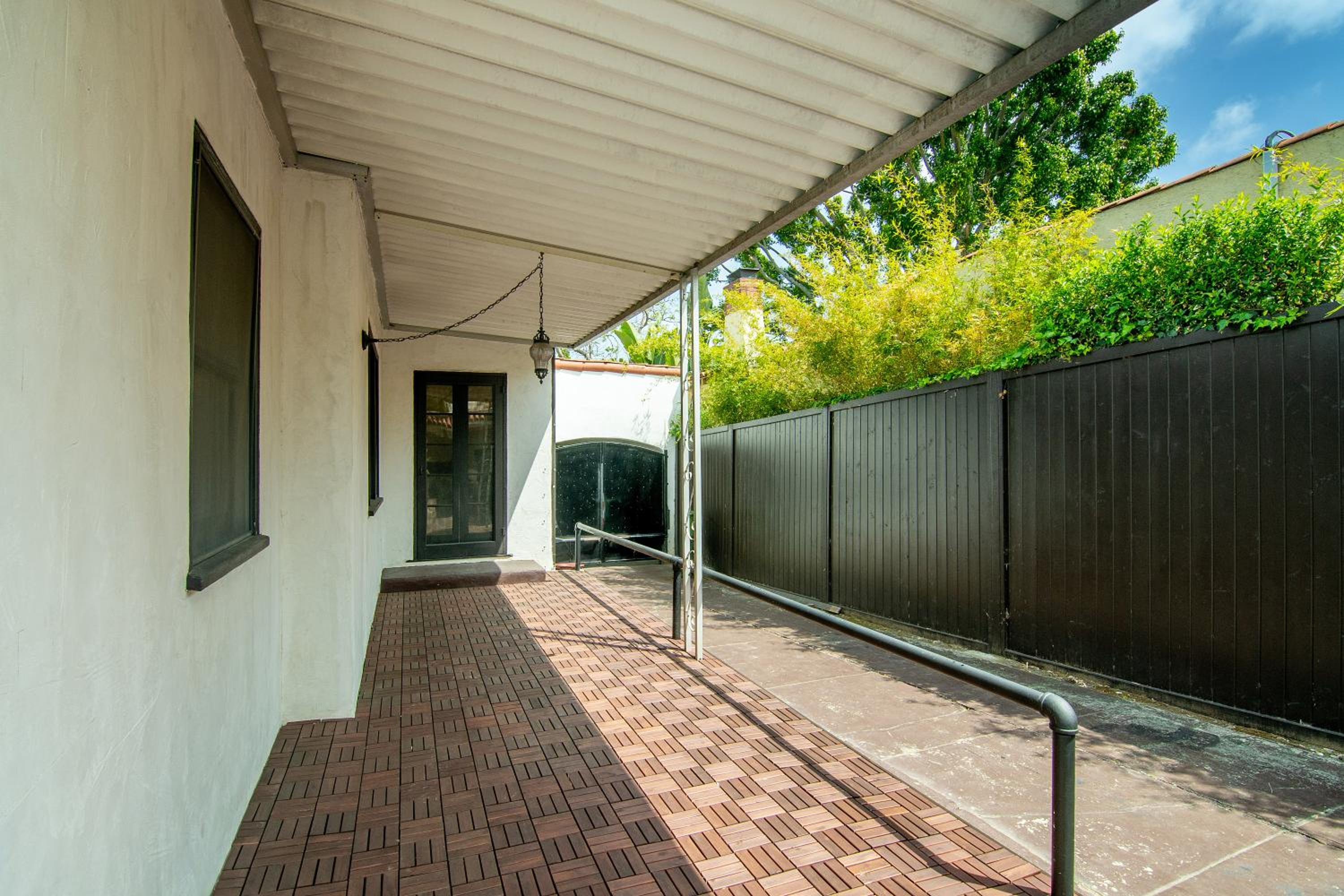 Beautiful Large 3 Bedroom 2 Bath Plus Pool and Jacuzzi