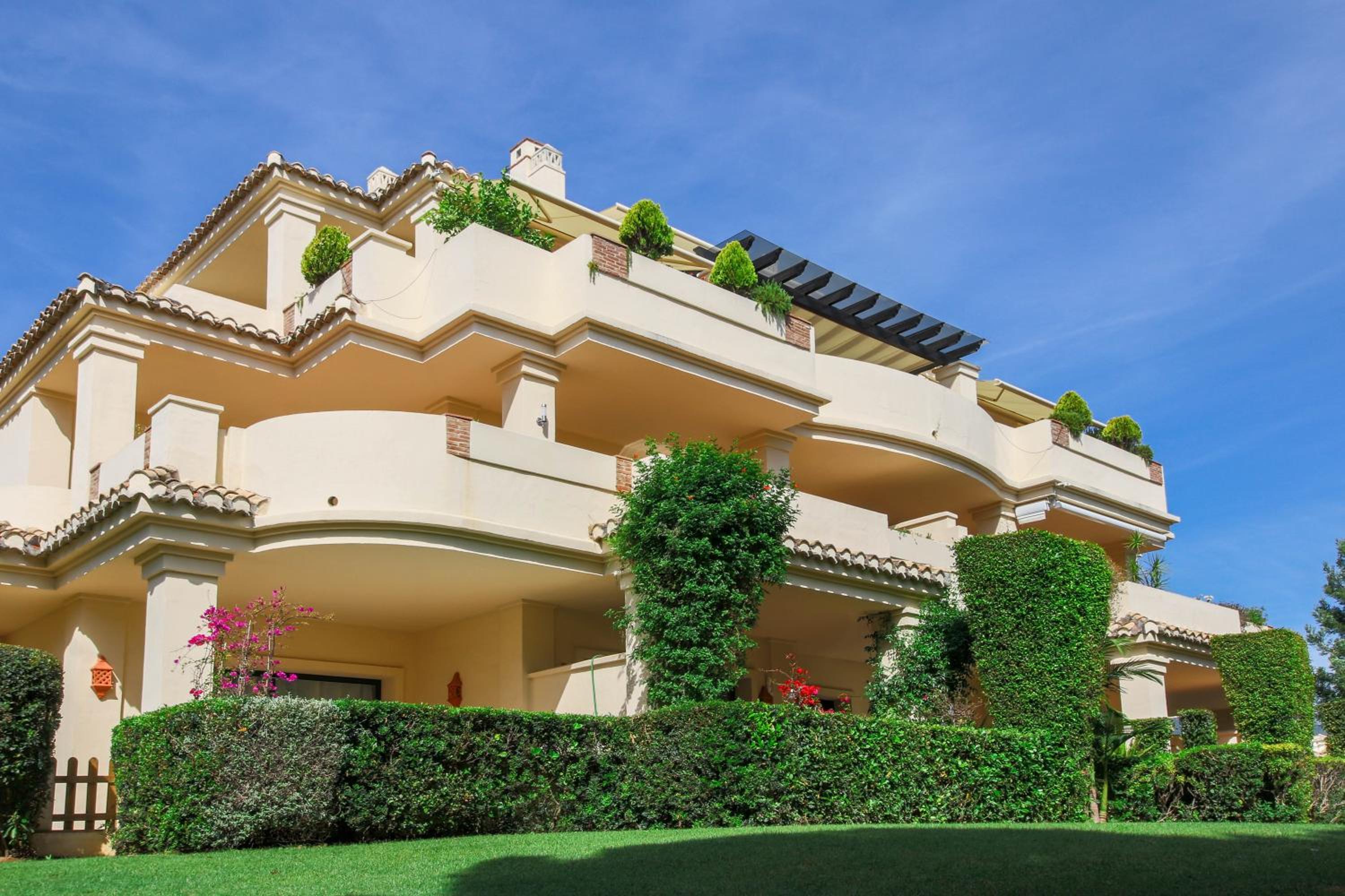 Luxury 3-bed apt Capanes del Golf view 5
