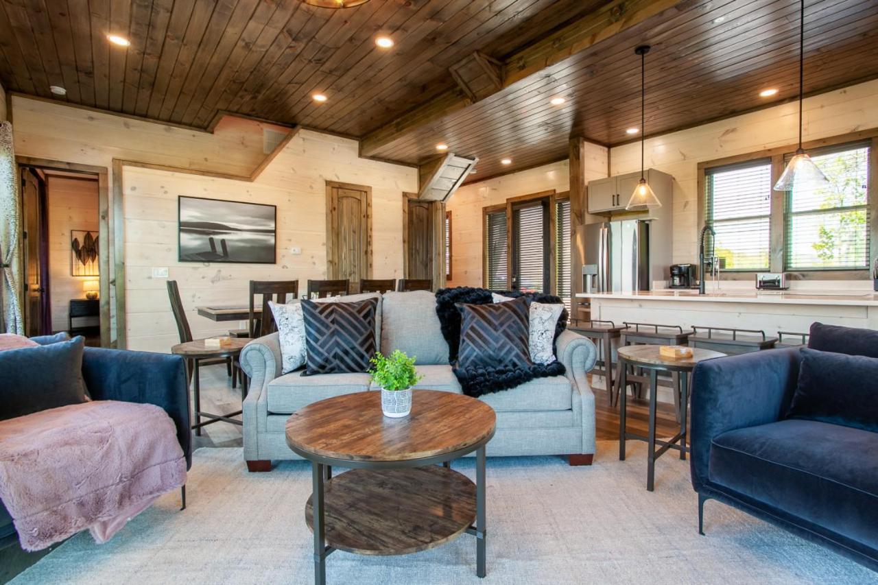 Mountain Waters w/ Theater+HotTub,Pool,GameRoom! view 5
