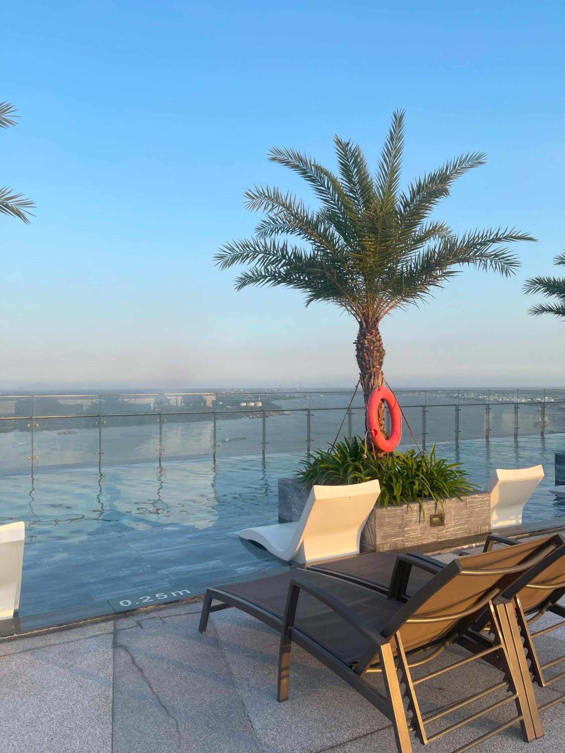 OKAERI saigon - Infinity swimming pool - Luxury apartment and cozy - 2bed 2bath