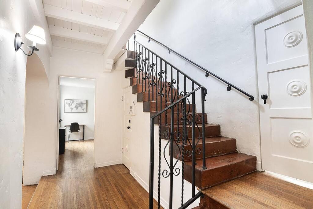 Beautiful Spanish Home with Pool Beverly Hills Adj