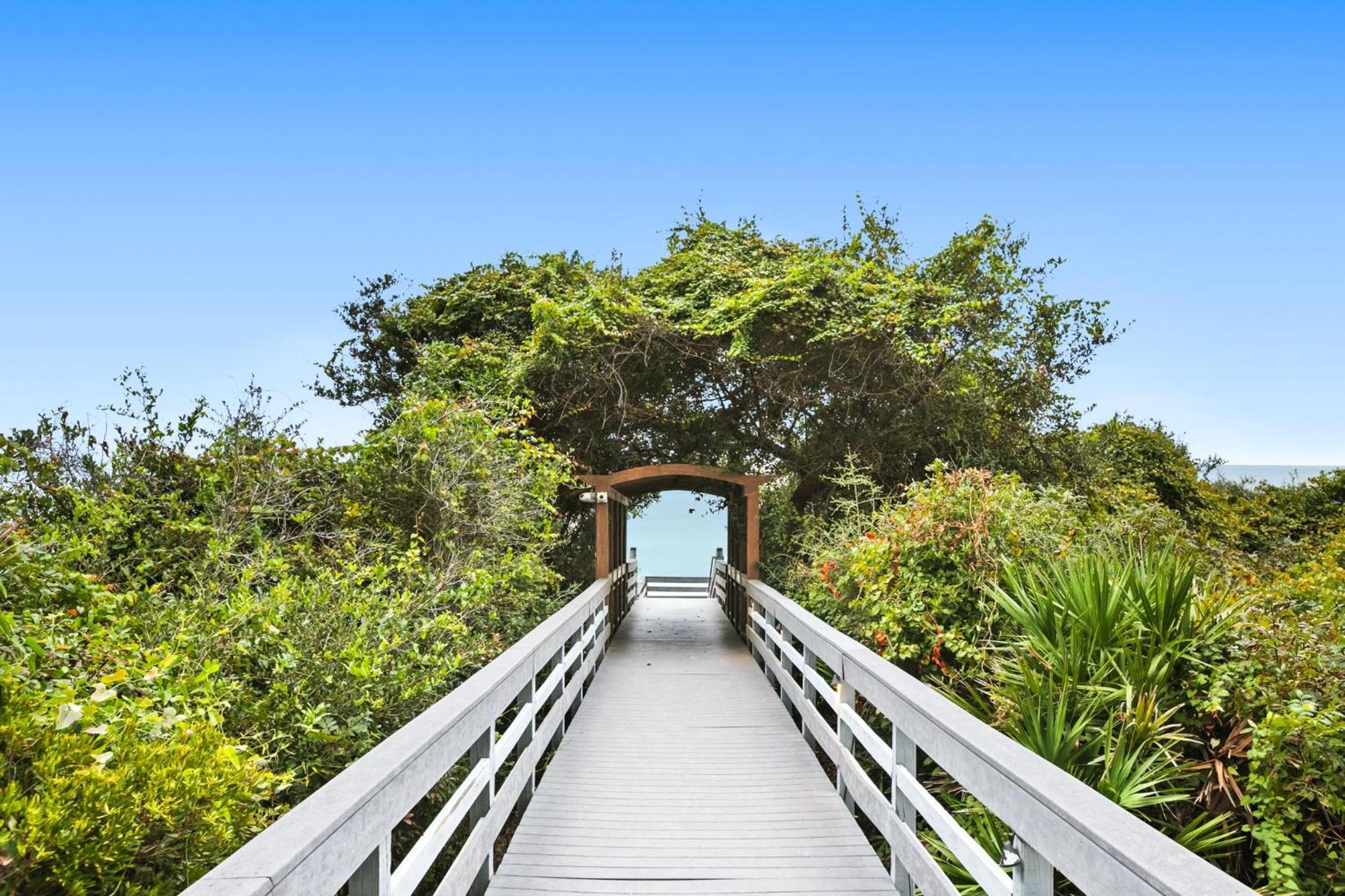 One Seagrove Place 1306