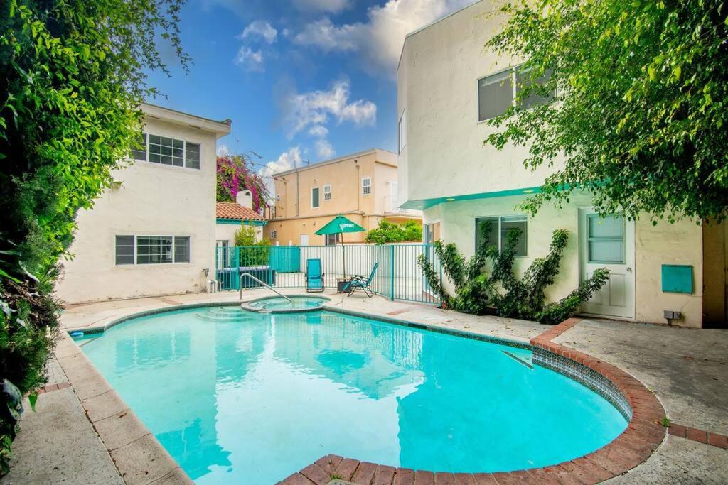 Beautiful Spanish Home with Pool Beverly Hills Adj