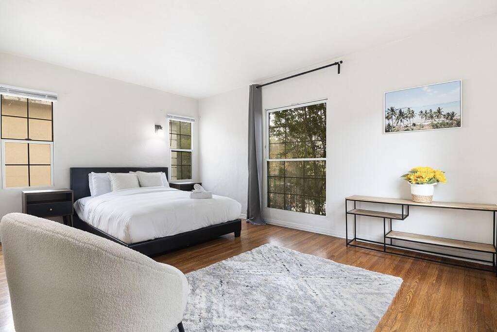 Beautiful Spanish Home with Pool Beverly Hills Adj