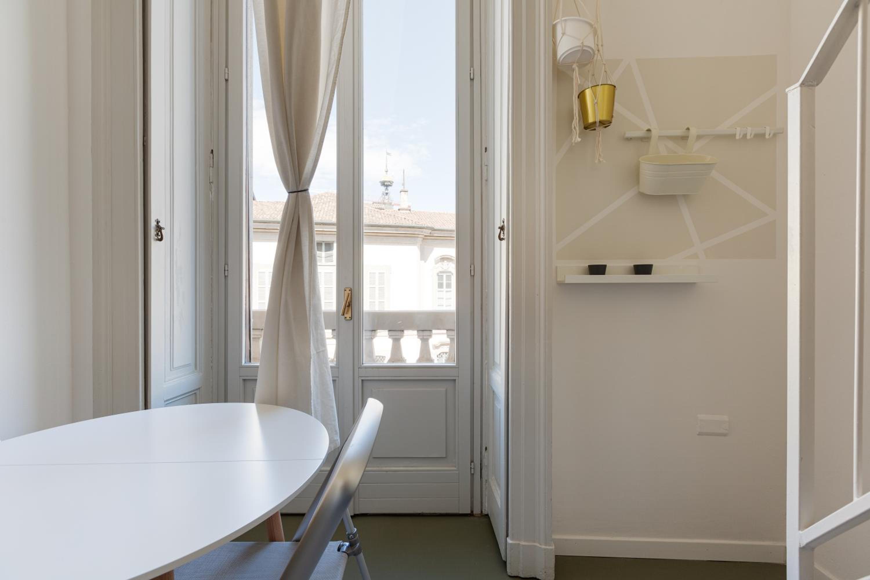 GuestHost - Milano Magenta Long Let Apts