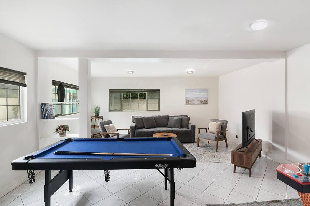 Beautiful Spanish Home with Pool Beverly Hills Adj