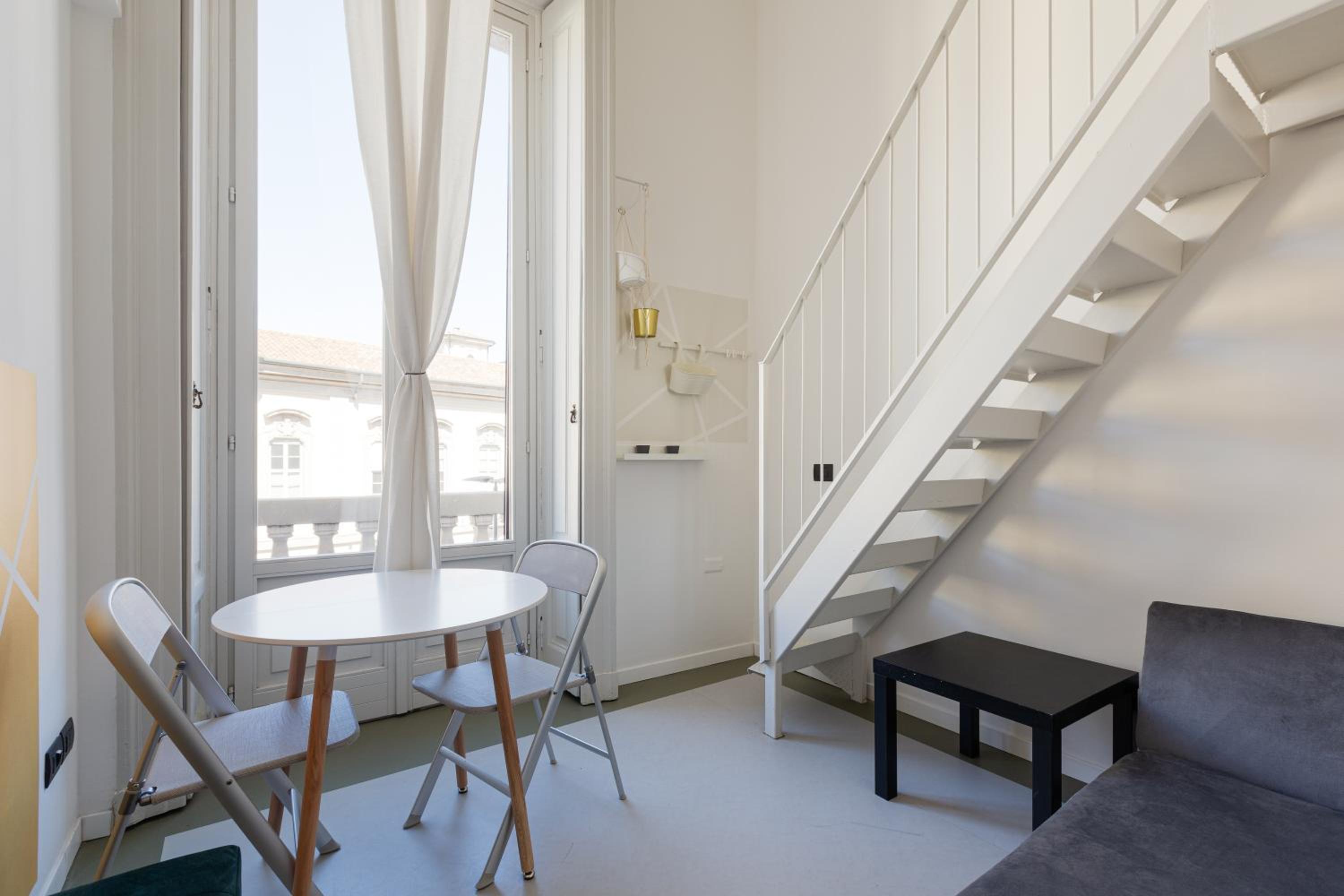 GuestHost - Milano Magenta Long Let Apts