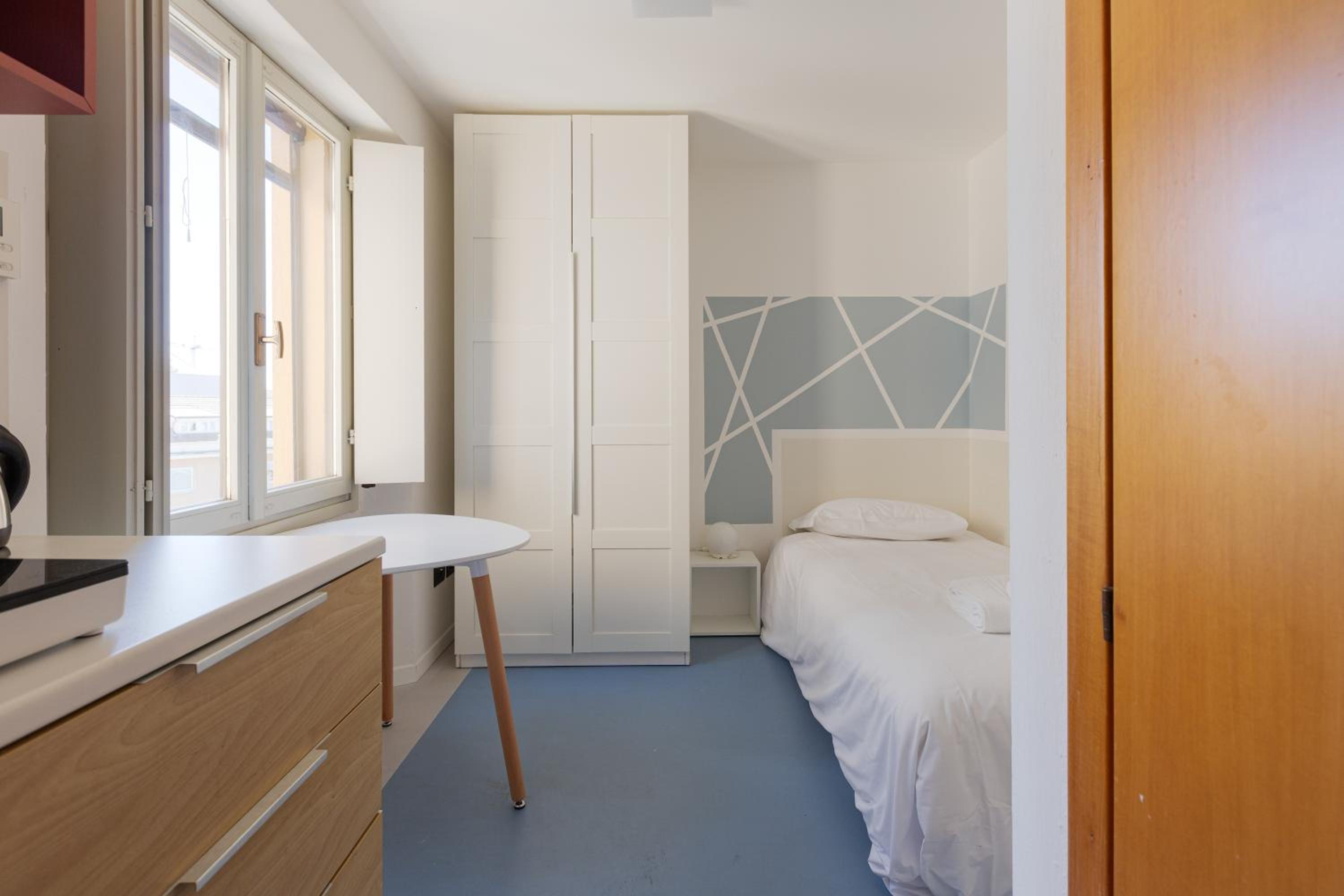 GuestHost - Milano Magenta Long Let Apts