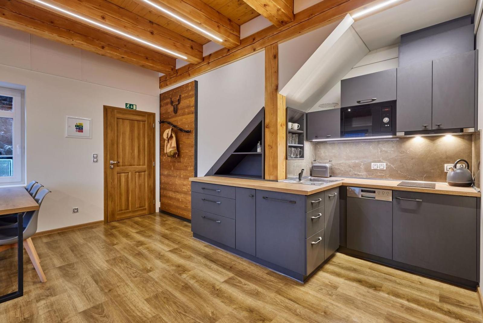 Urlas Apartments, 80m from ski slope, Dog friendly