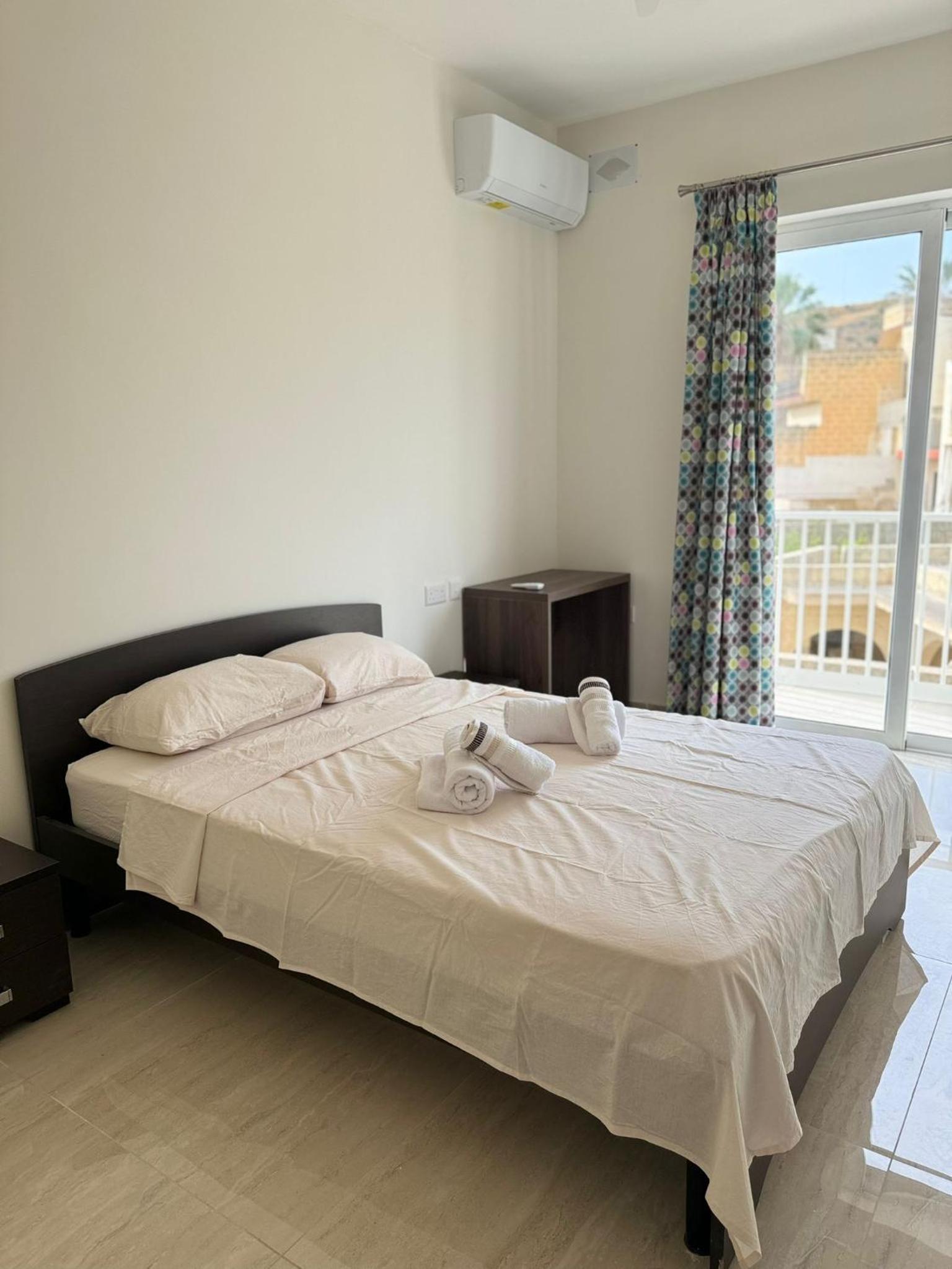 Victoria Modern Apartment view 4