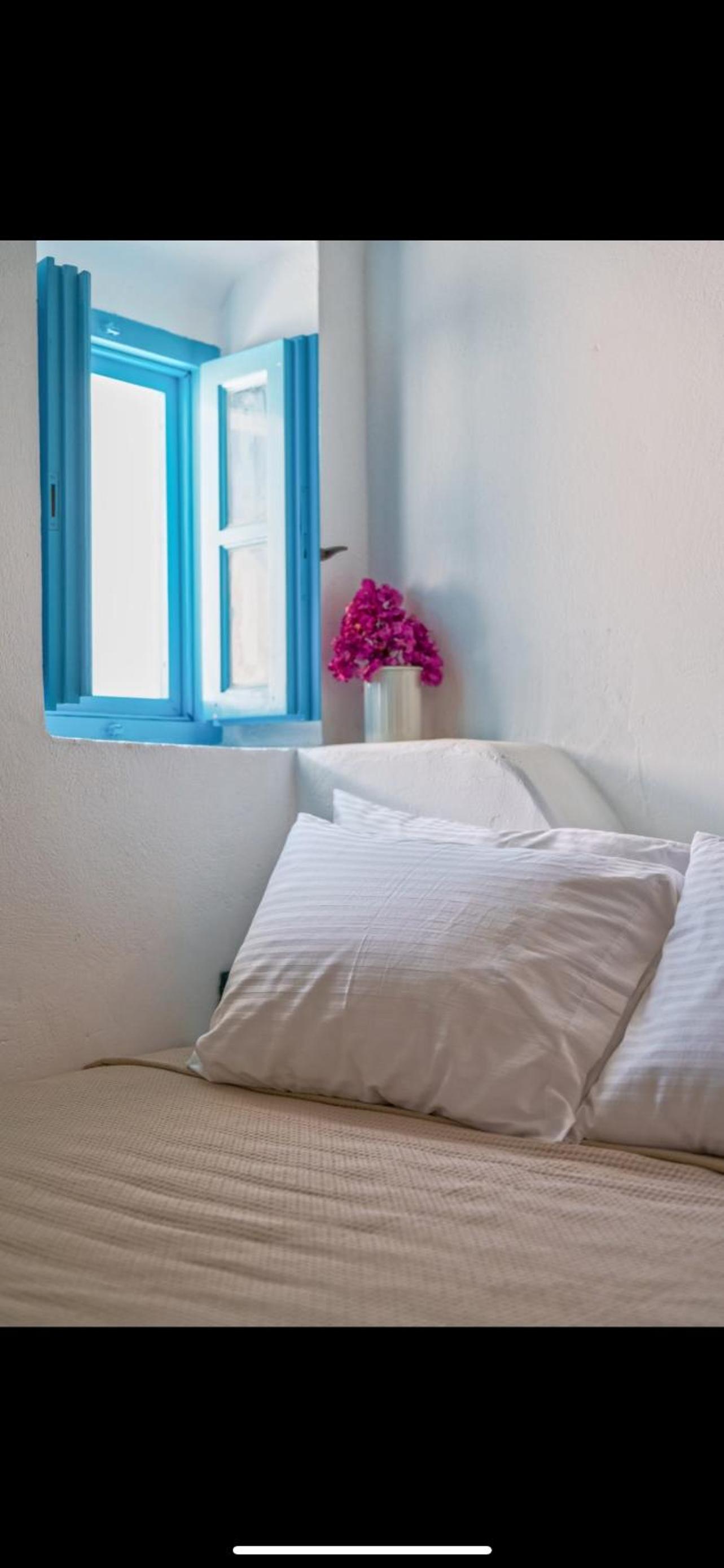 Cycladic traditional house with view photo 3