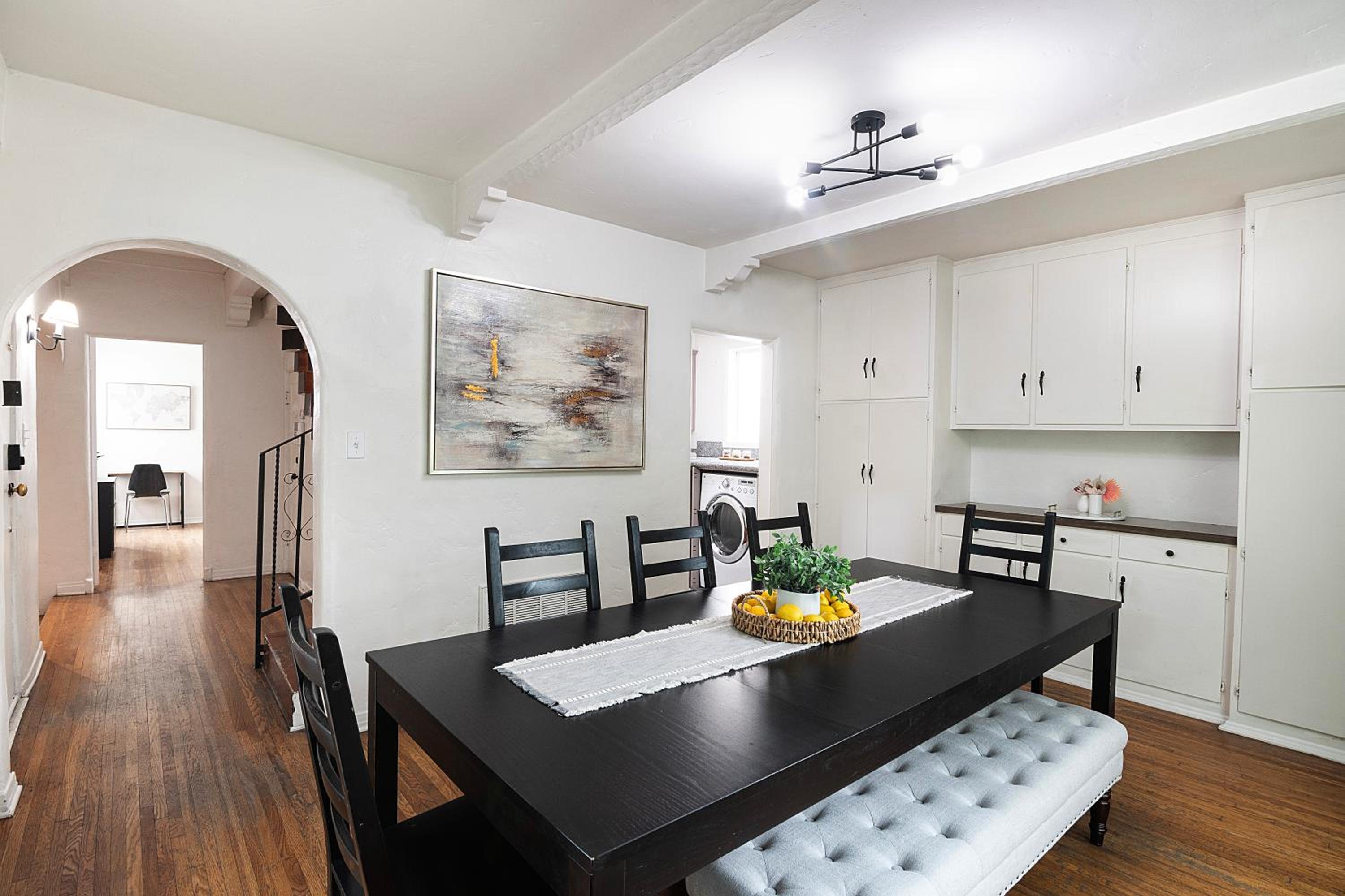 Beautiful Spanish Home with Pool Beverly Hills Adj