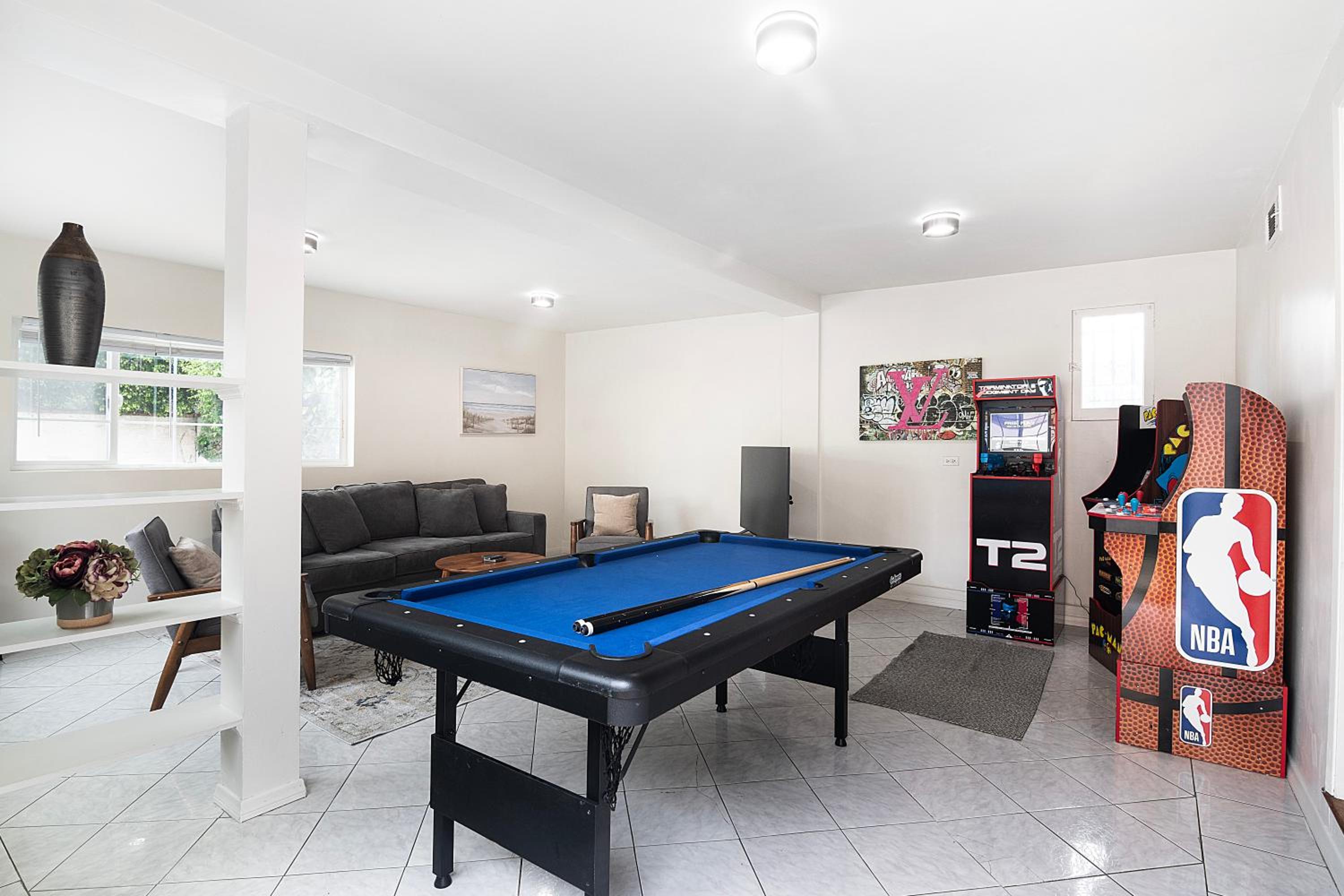 Beautiful Spanish Home with Pool Beverly Hills Adj