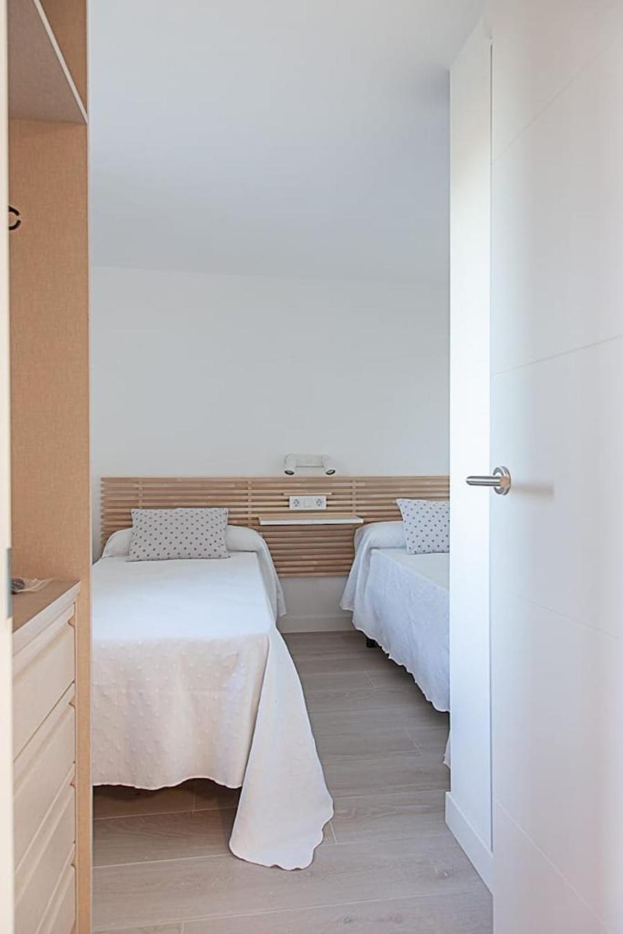 Casa La Finca by ALÔGA - Planta Baja con jardín