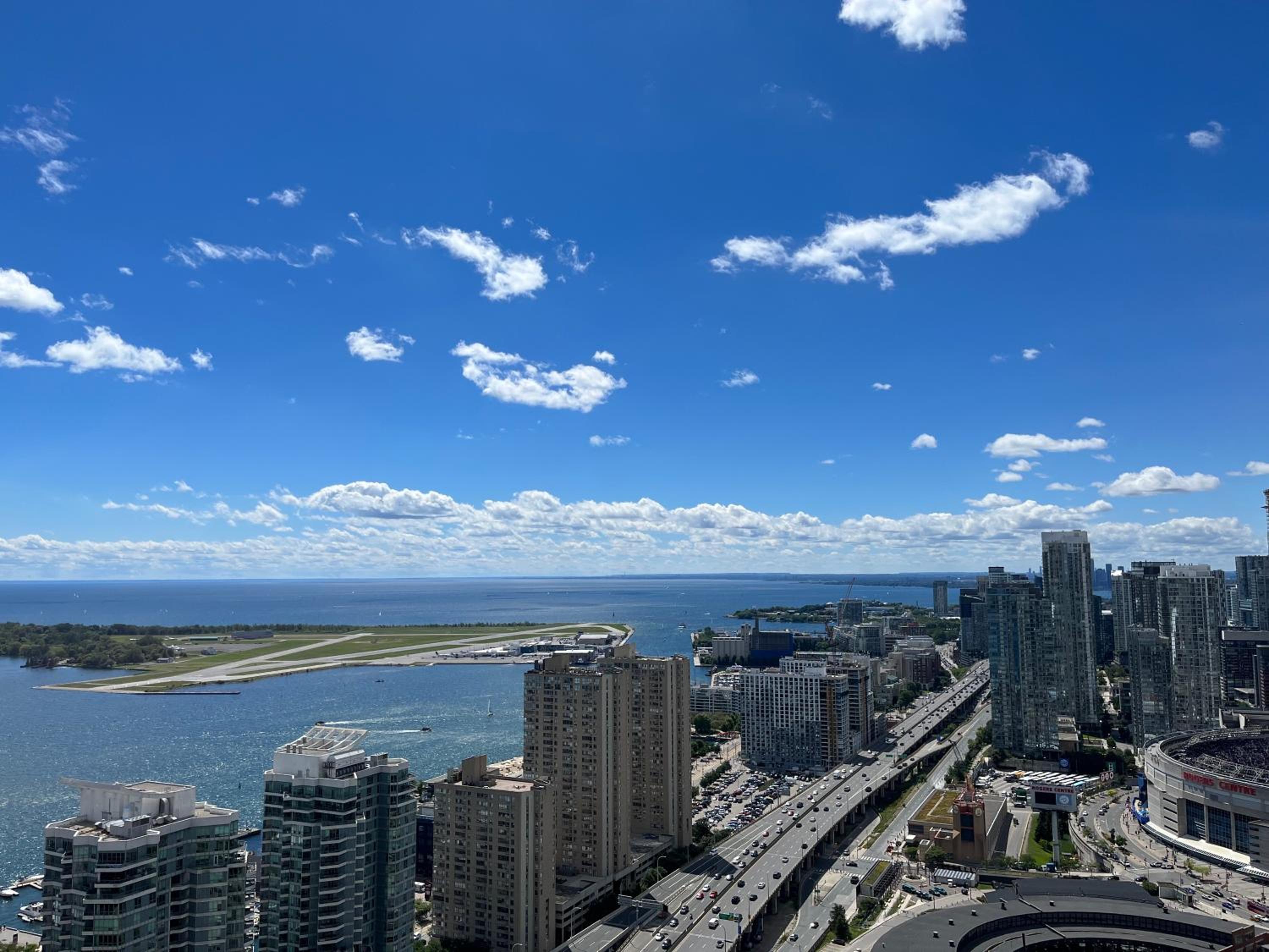High Rise Condo with Stunning Lake and CN tower view