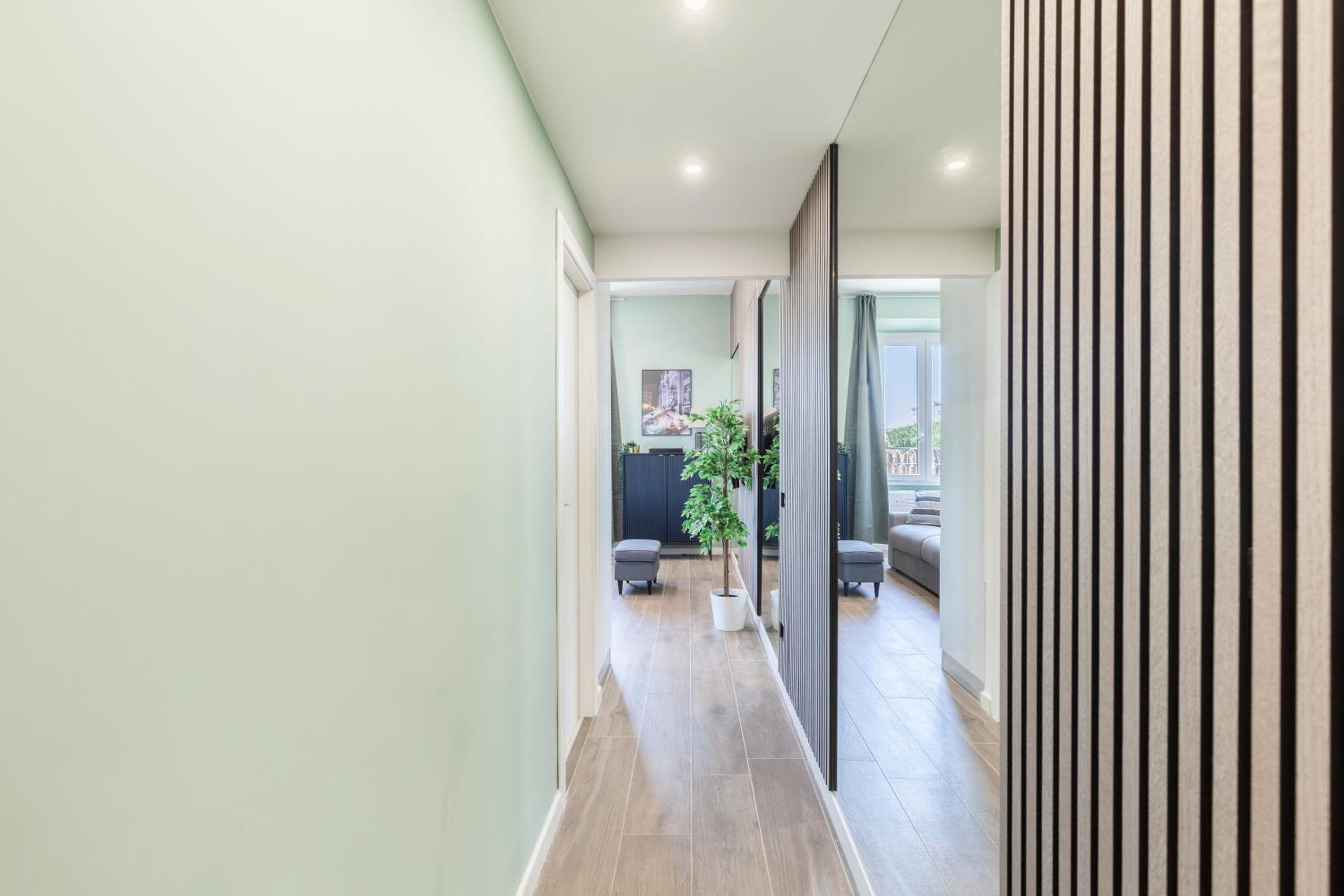 Hostly-ColorHome Rome Midtown