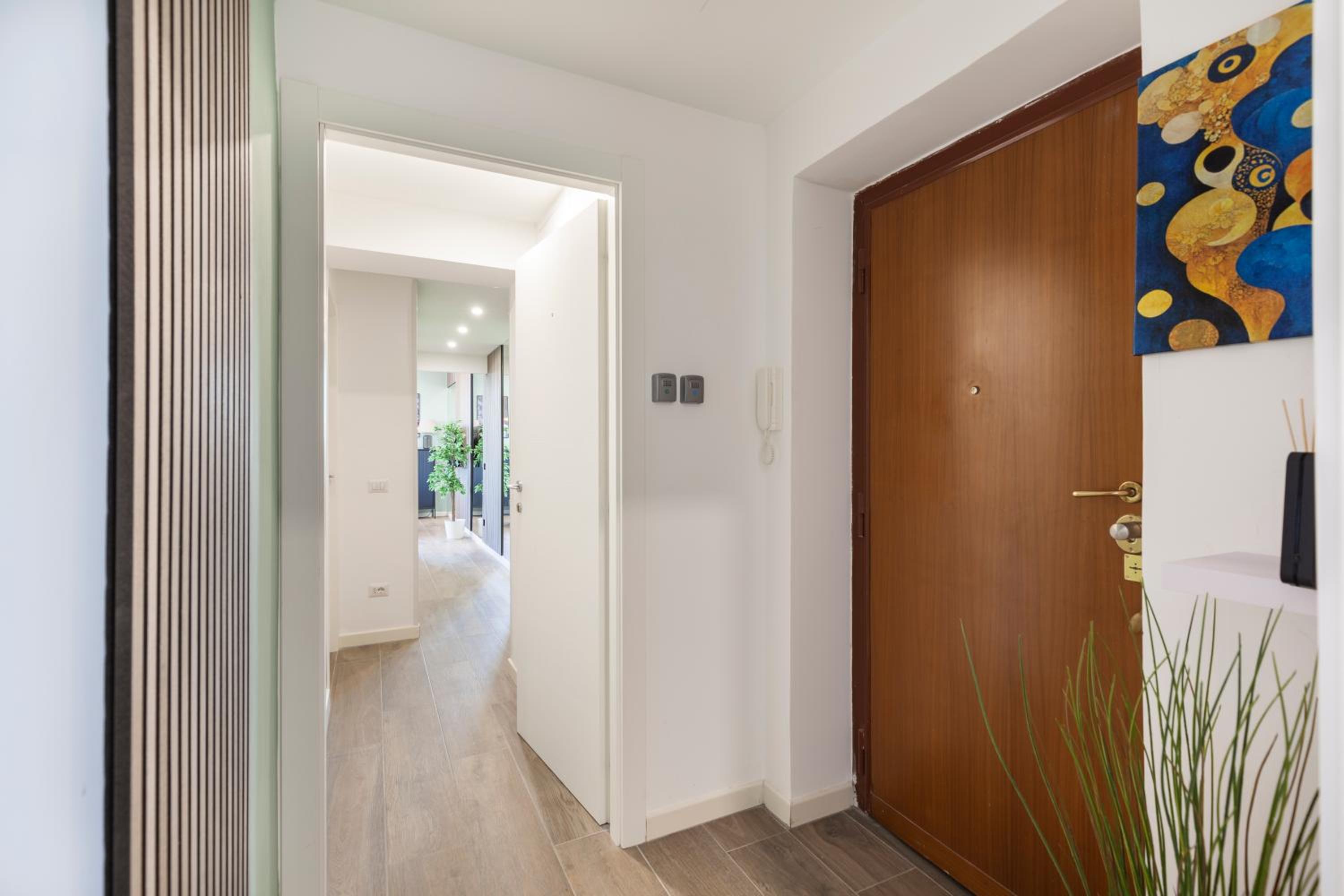 Hostly-ColorHome Rome Midtown