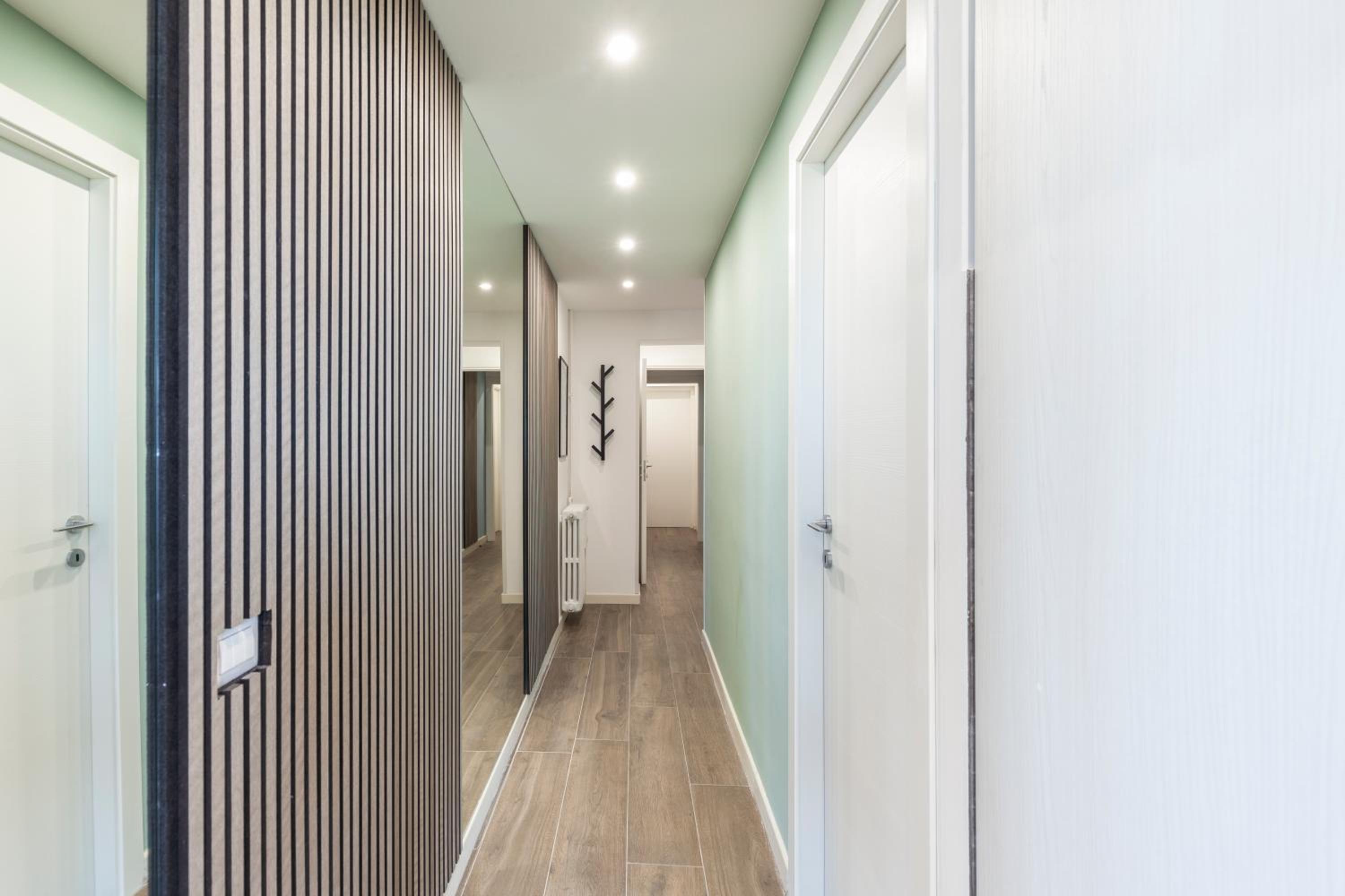 Hostly-ColorHome Rome Midtown