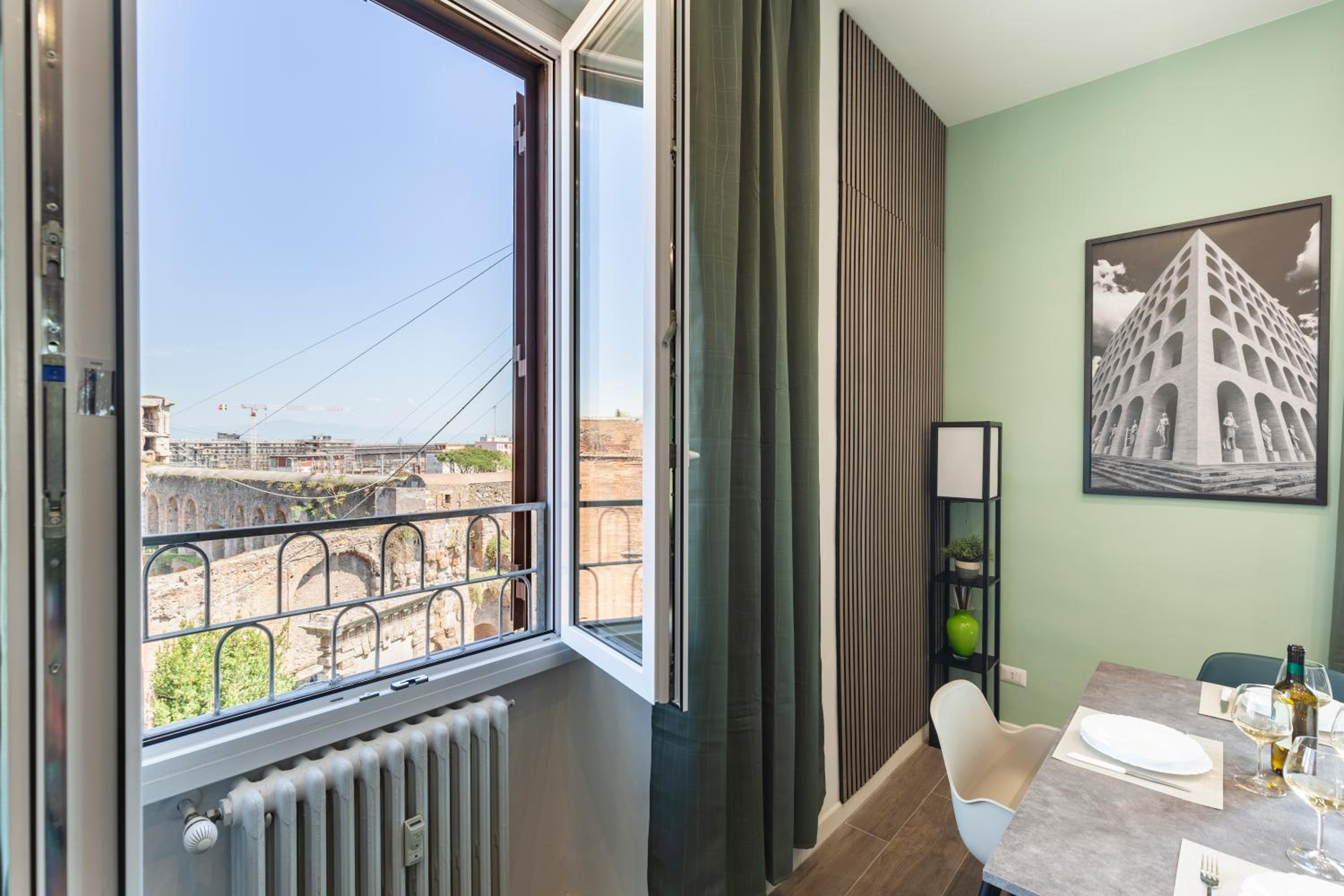 Hostly-ColorHome Rome Midtown