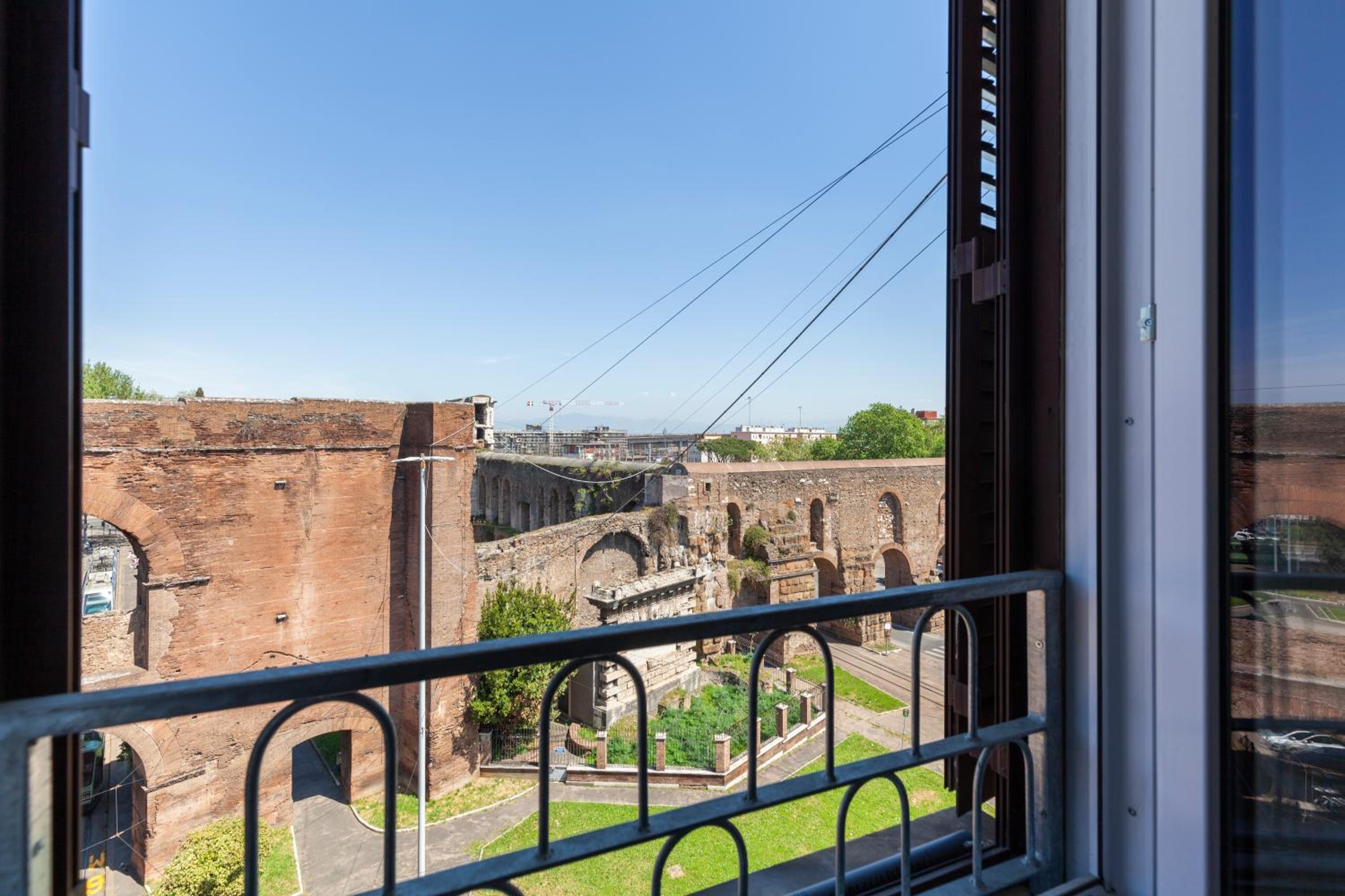 Hostly-ColorHome Rome Midtown