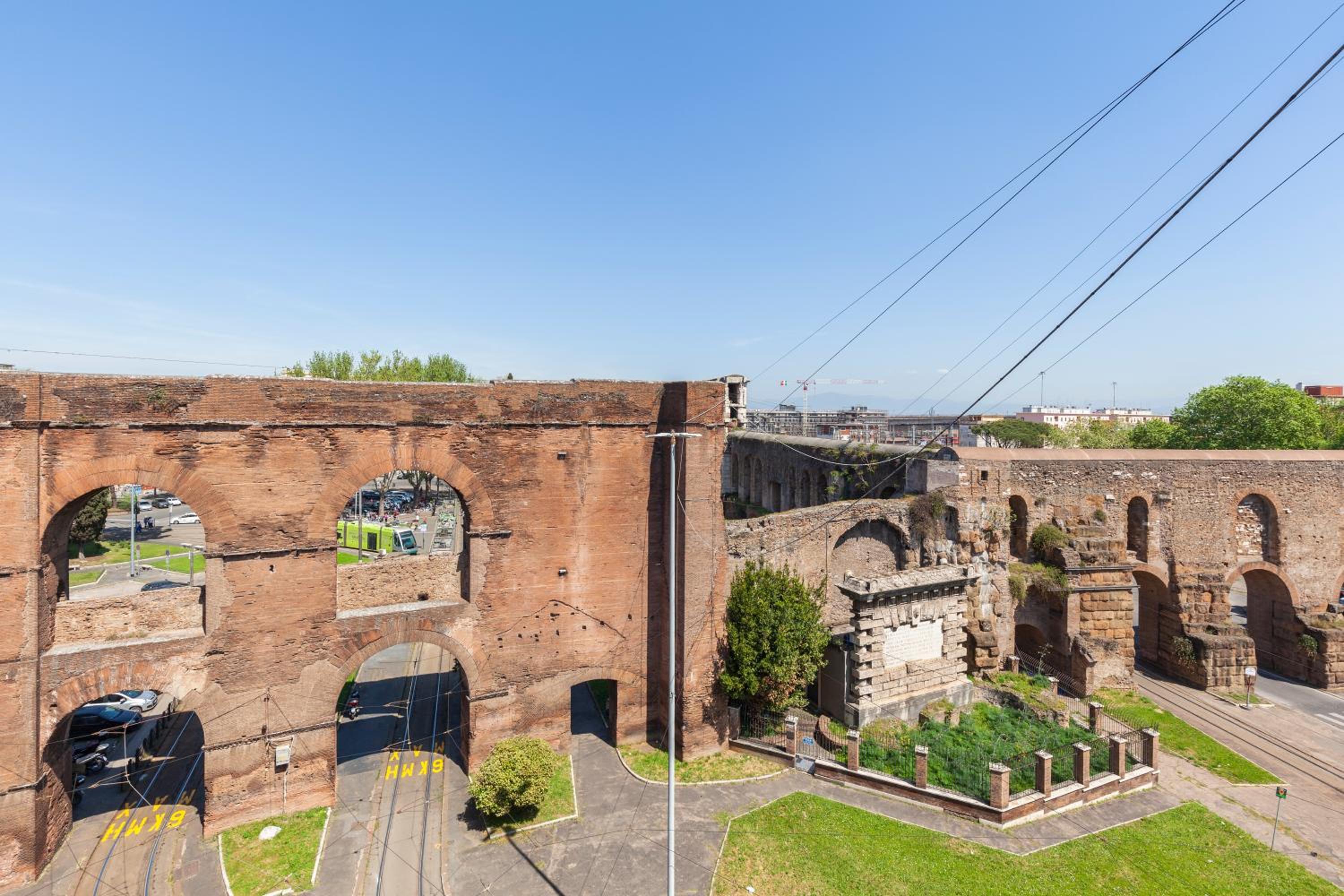 Hostly-ColorHome Rome Midtown