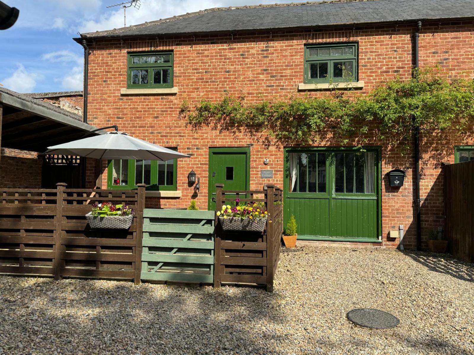 Piper Cottage, Bilbrough, York view 5