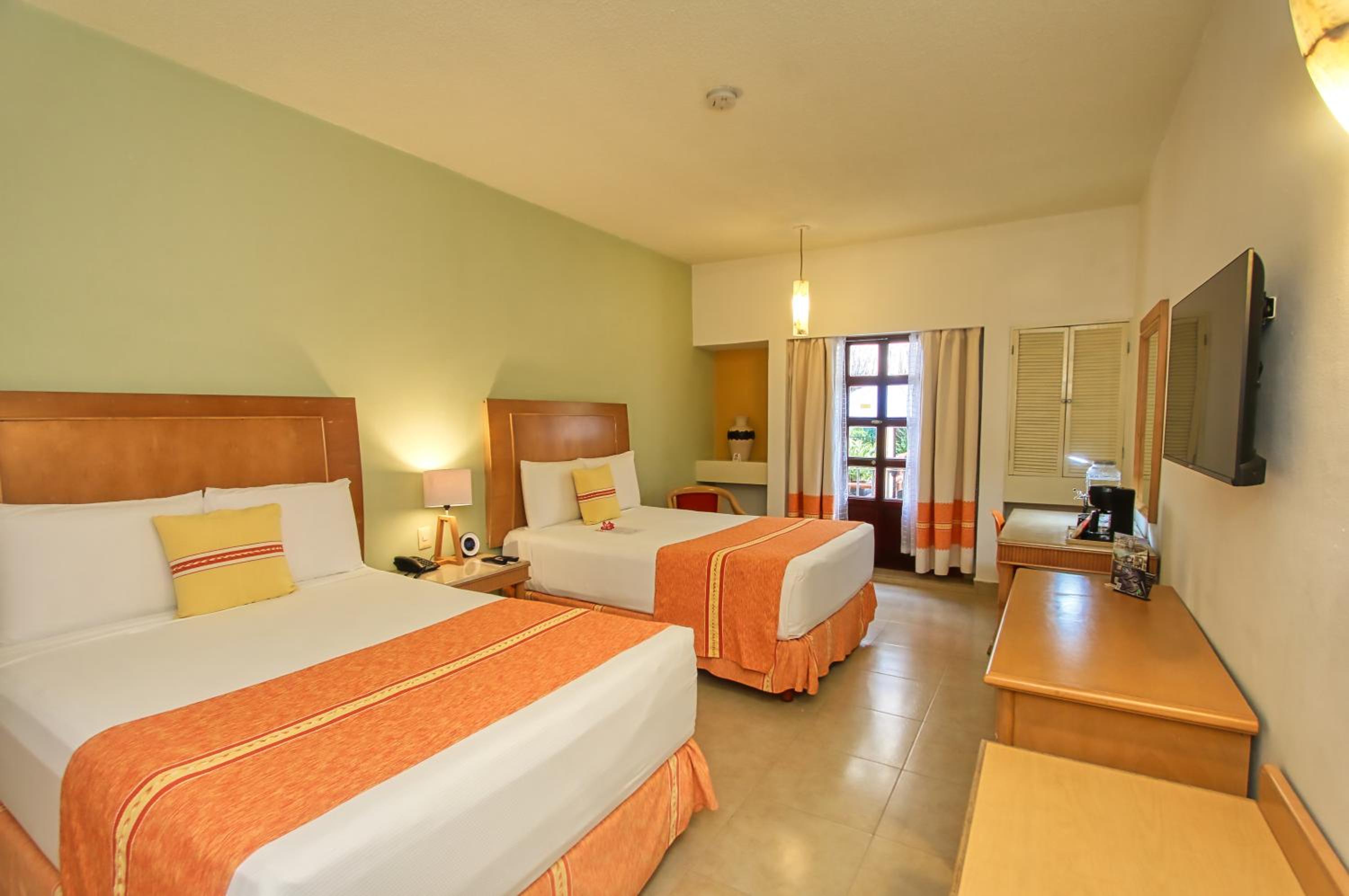Binniguenda Huatulco & Beach Club