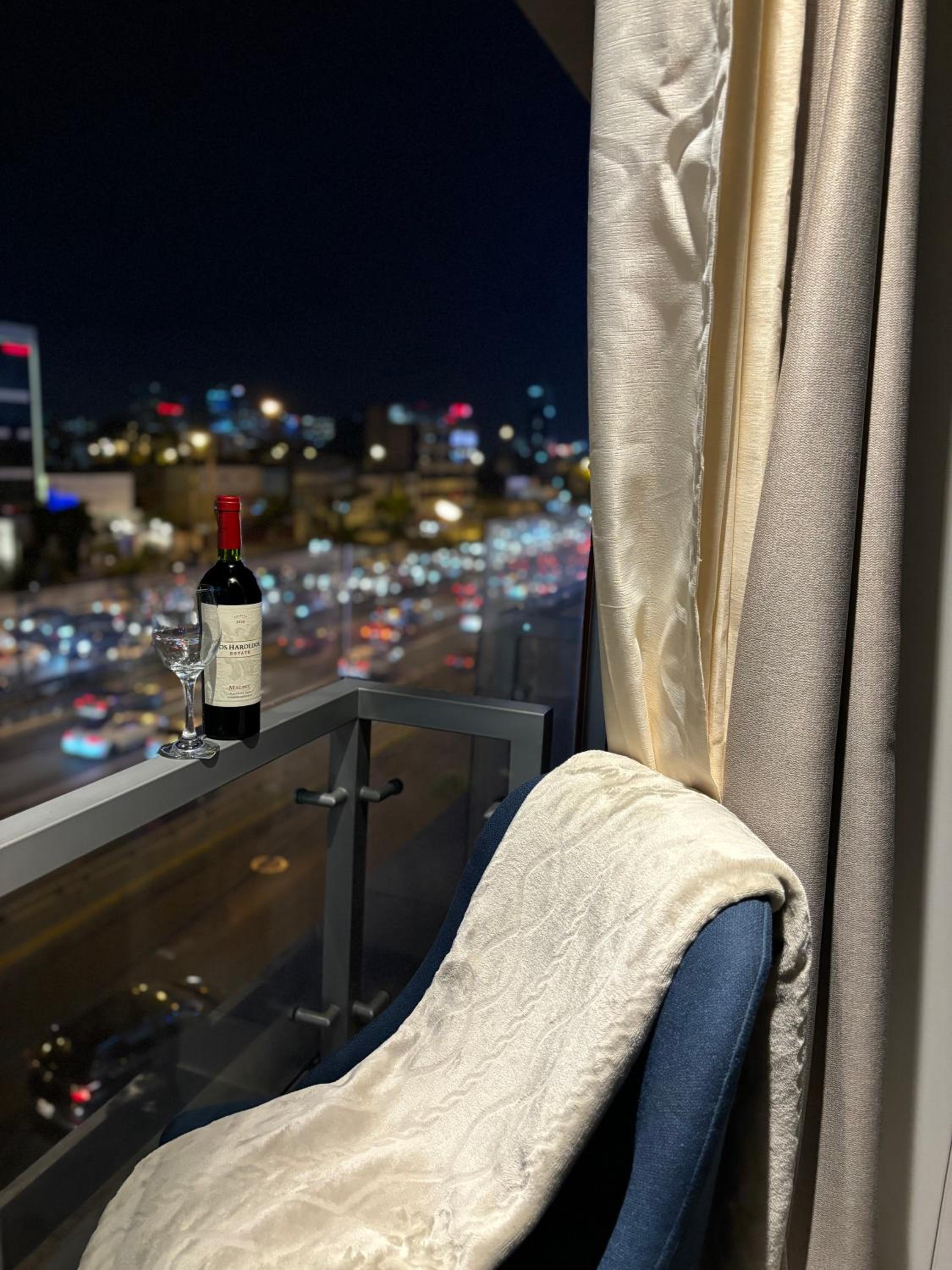 Central Apartment - Premium Service view 4