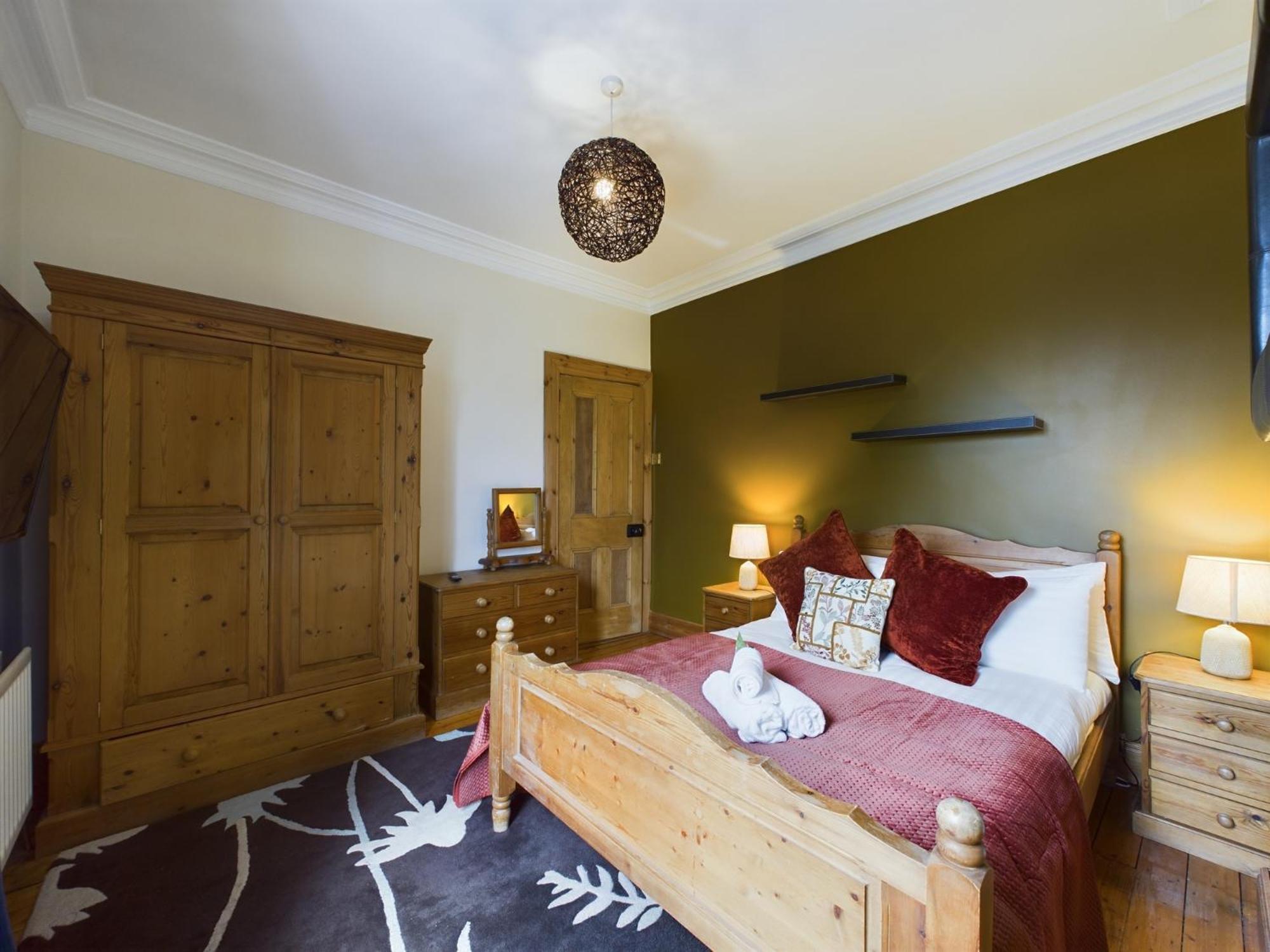 Three Seven Five, Bustling Ballyhackamore Sleeps 8 view 5