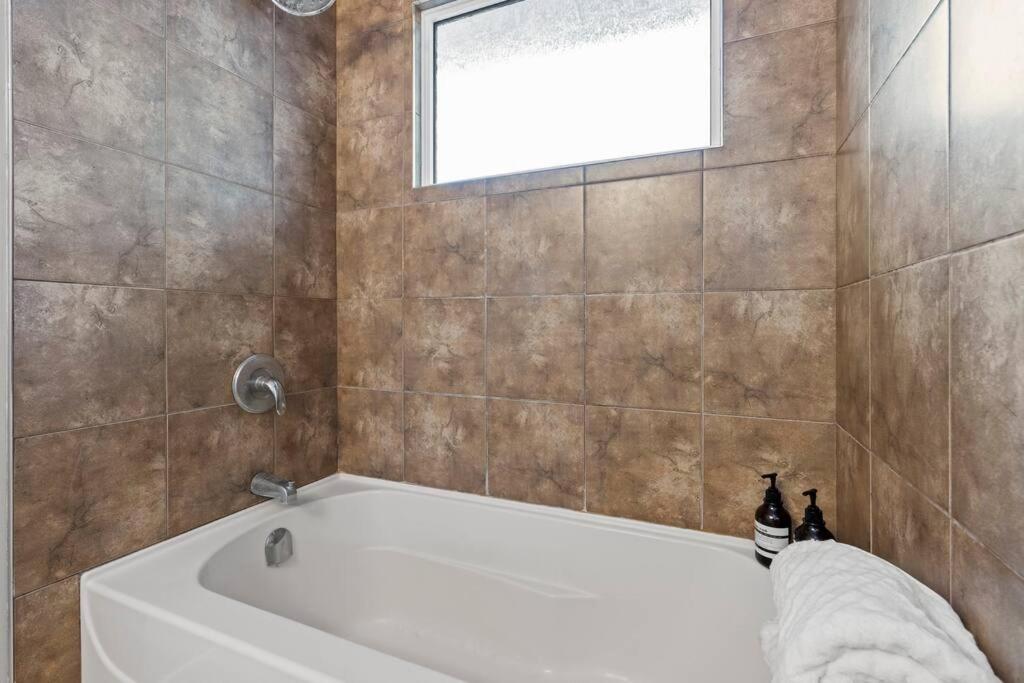 Elegant Boho Retreat - 8 min to WEM