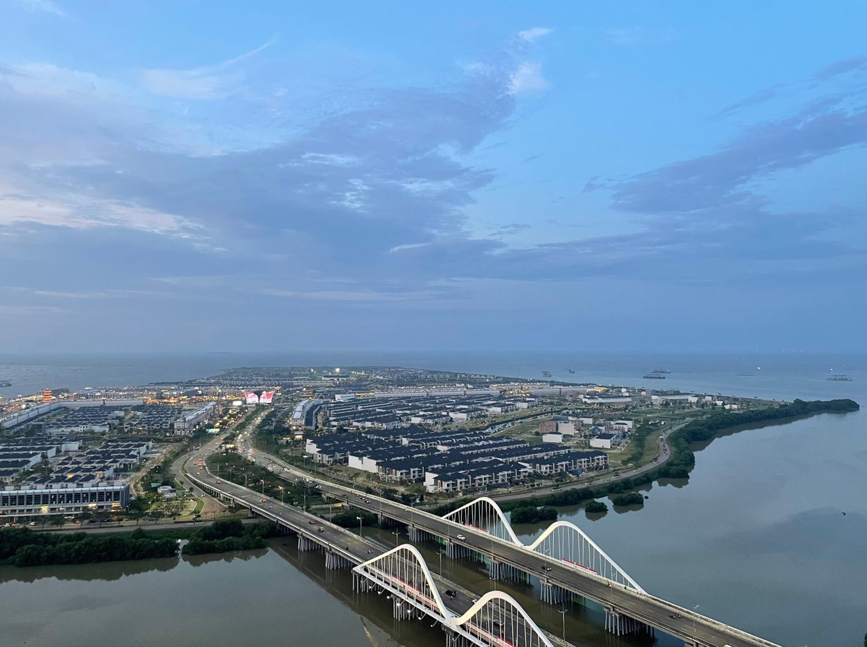 Apartemen Gold Coast PIK Sea View by Cheapinn