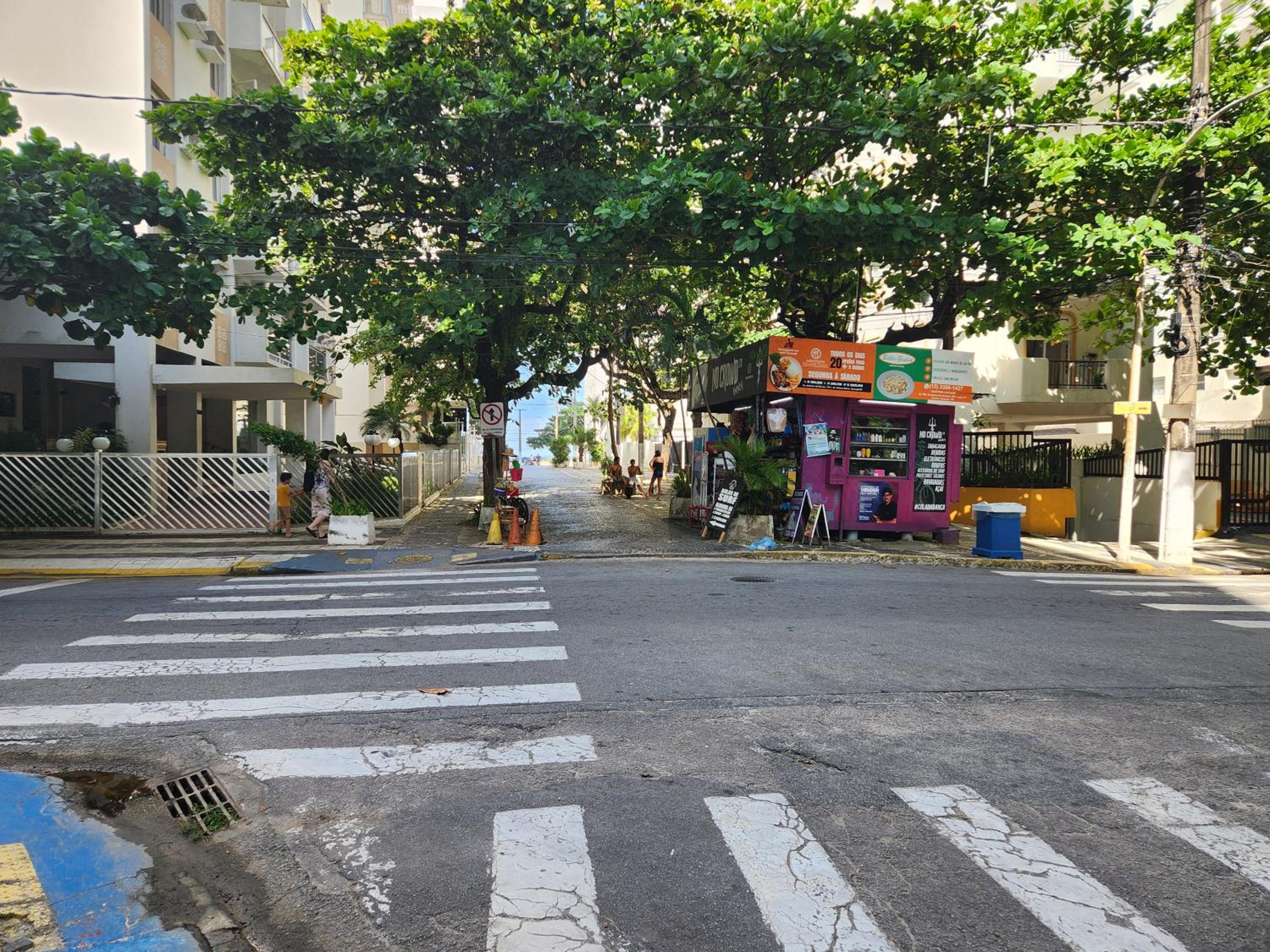 Pitangueiras 2 quartos na rua Mexico, 50 m do mar 1 vaga