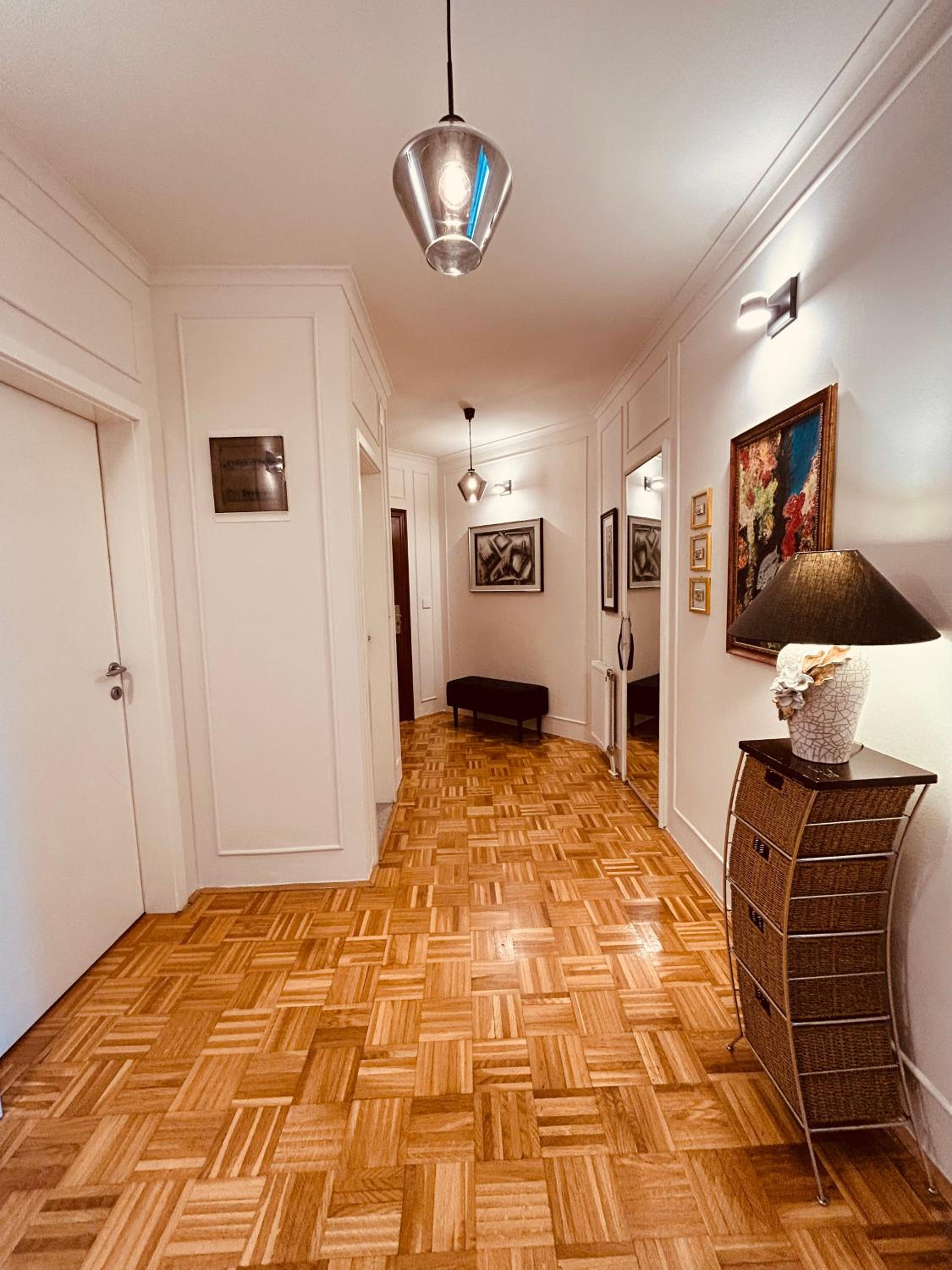 Chic Riverview Apartment, photo 5