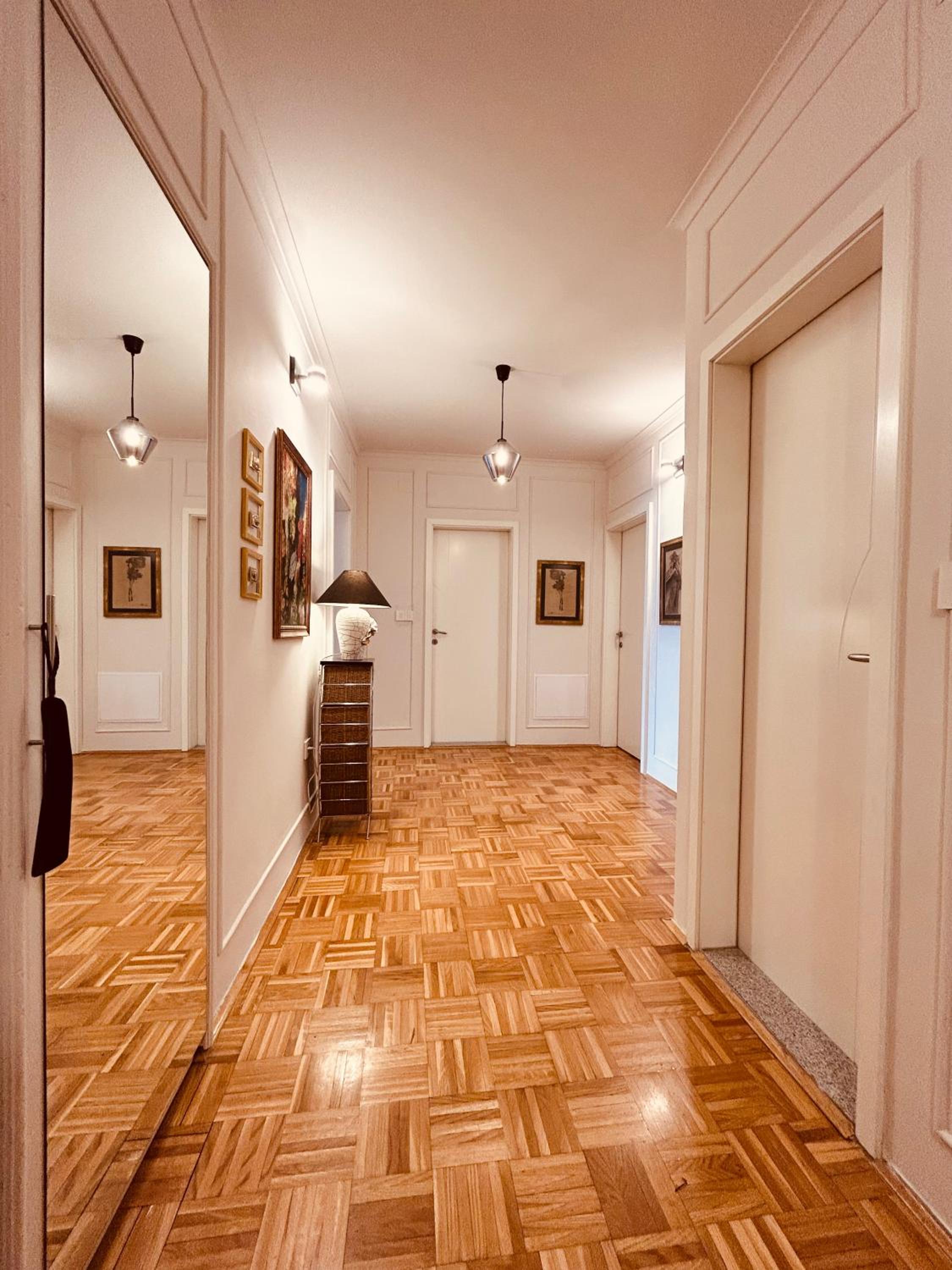 Chic Riverview Apartment, photo 9