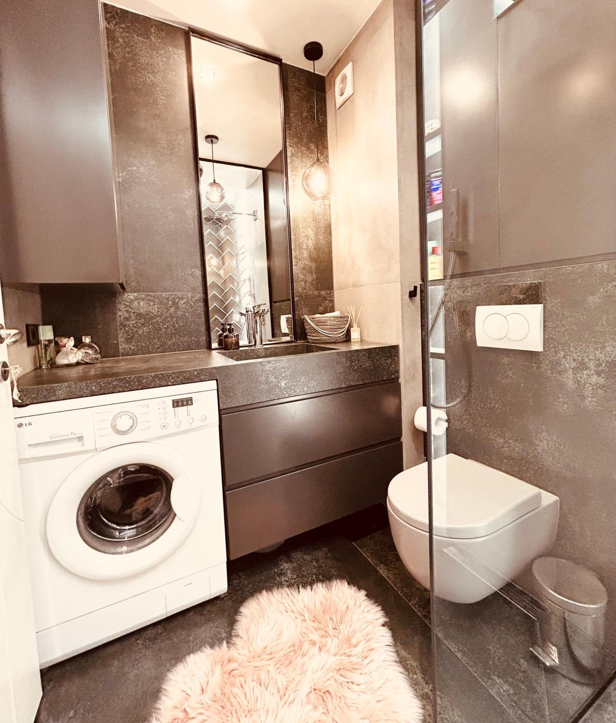 Chic Riverview Apartment, photo 22