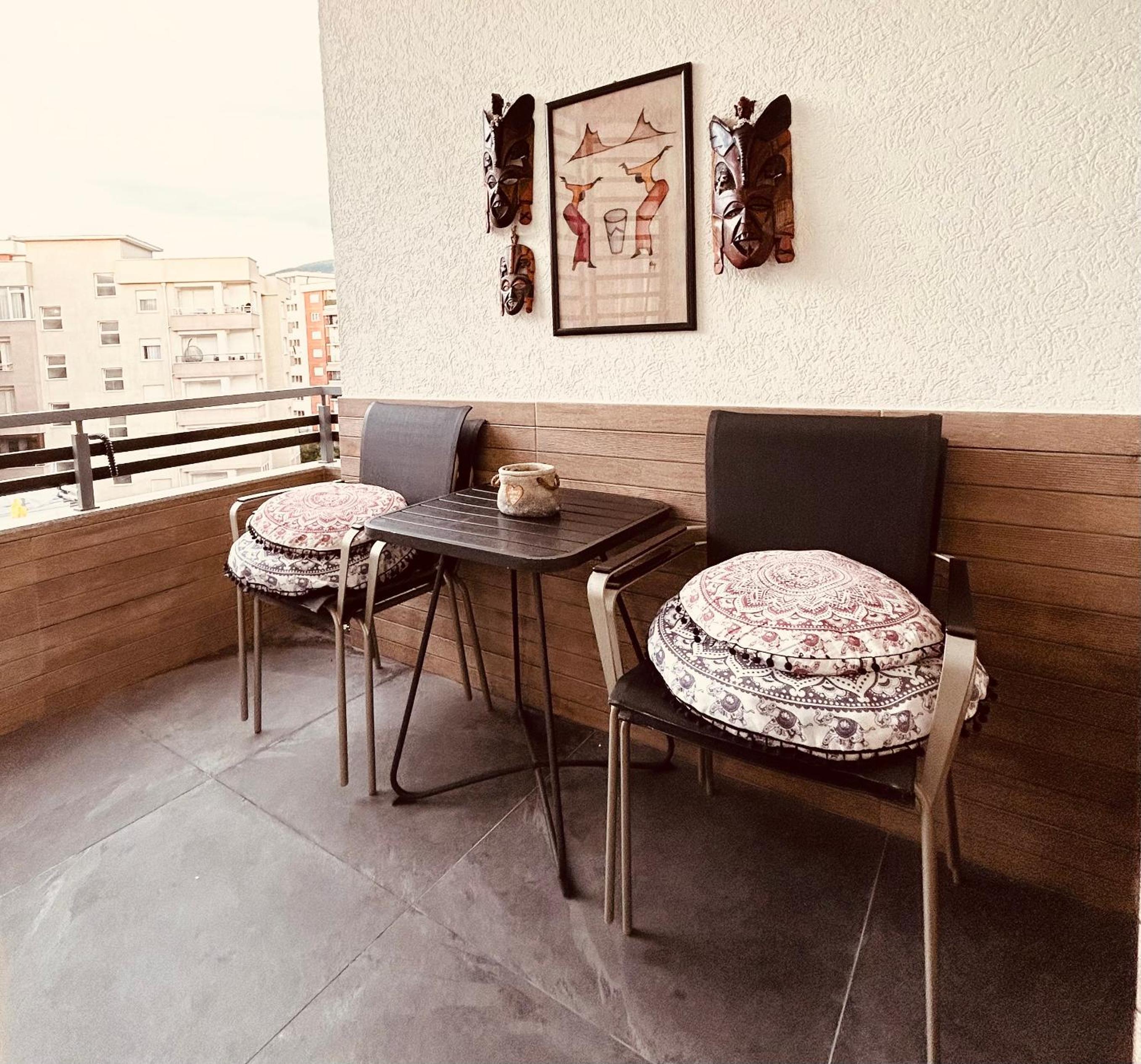 Chic Riverview Apartment, photo 18