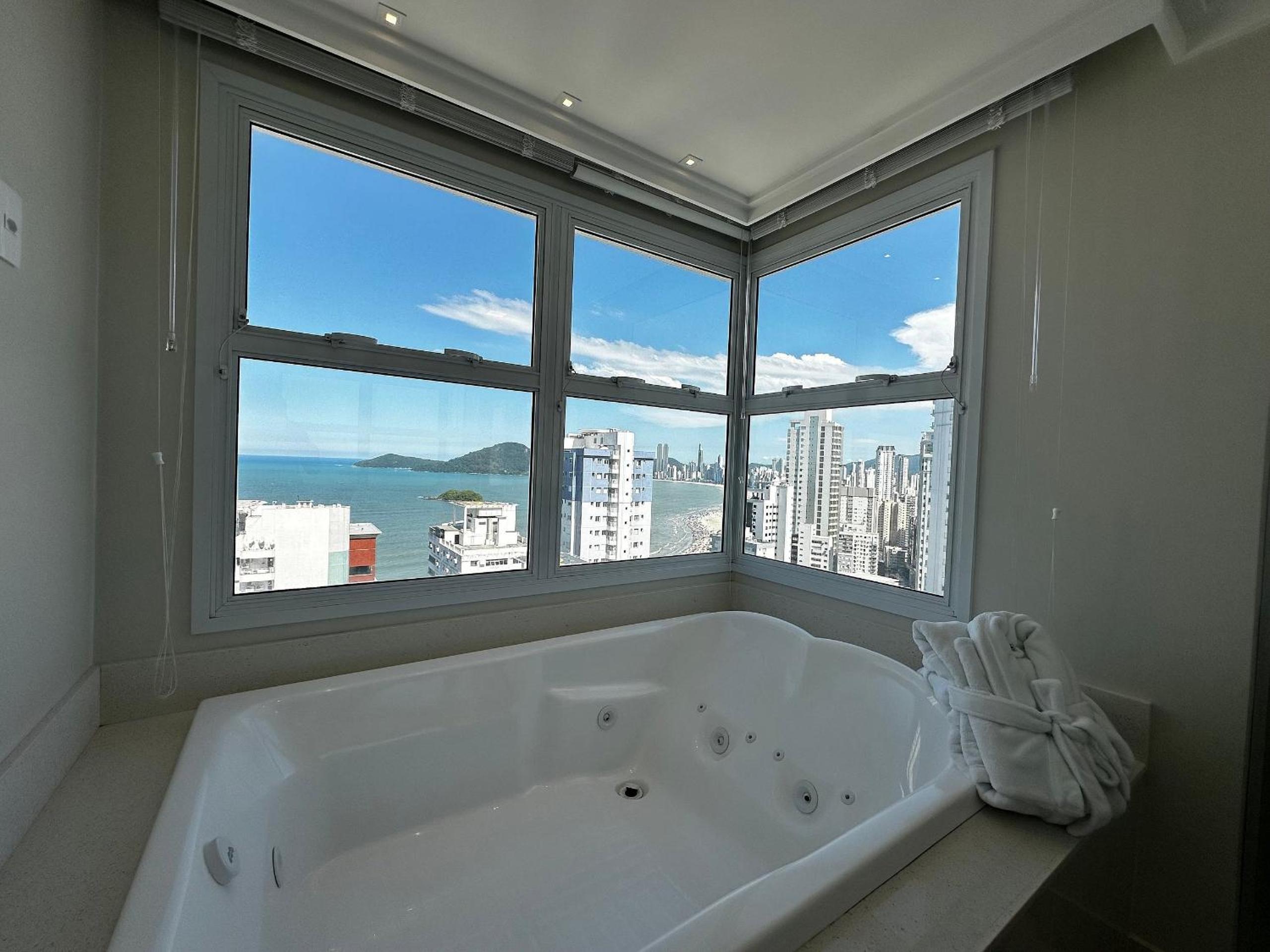 EL01- Jacuzzi Vista Mar| 4 Garagens| Piscina