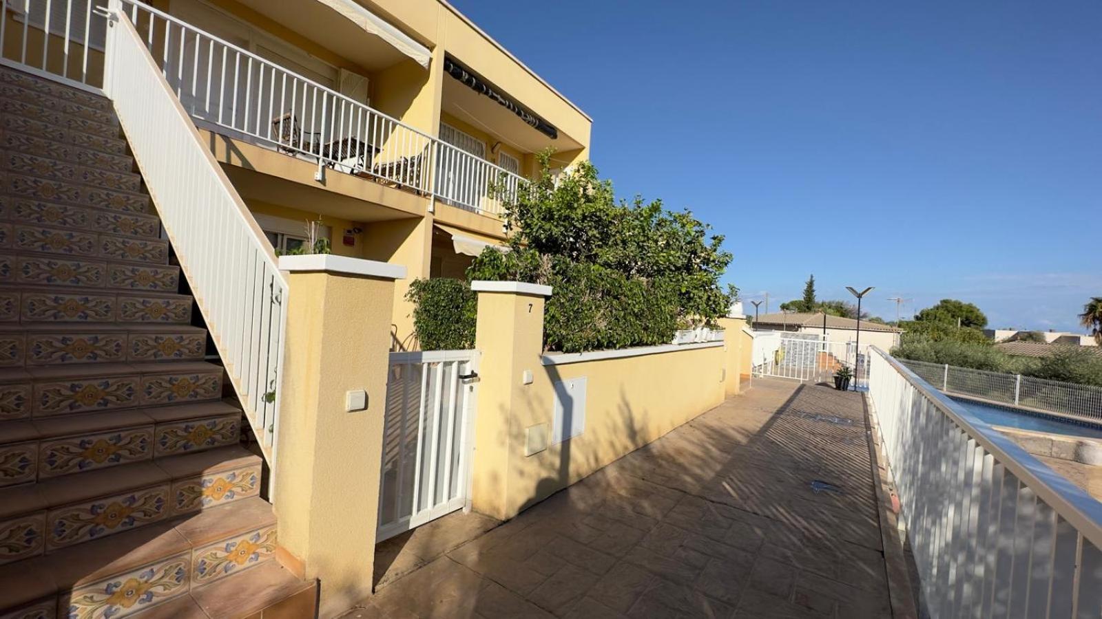 Apartamento con piscina y vistas al mar desde 65 euros por día view 3