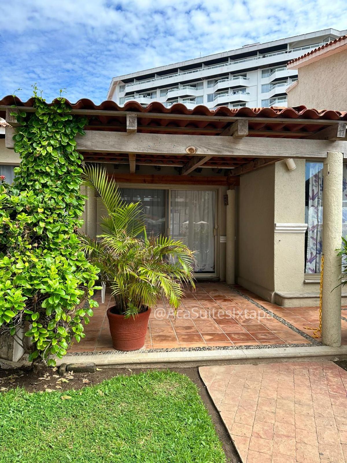 Aca Suites Ixtapa