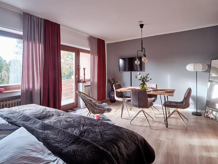 KATARINAS HOUSE mit 2 FeWo stilvoll, gemütlich & zentral Boxspringbett, Parkplatz, Balkon oder Garten
